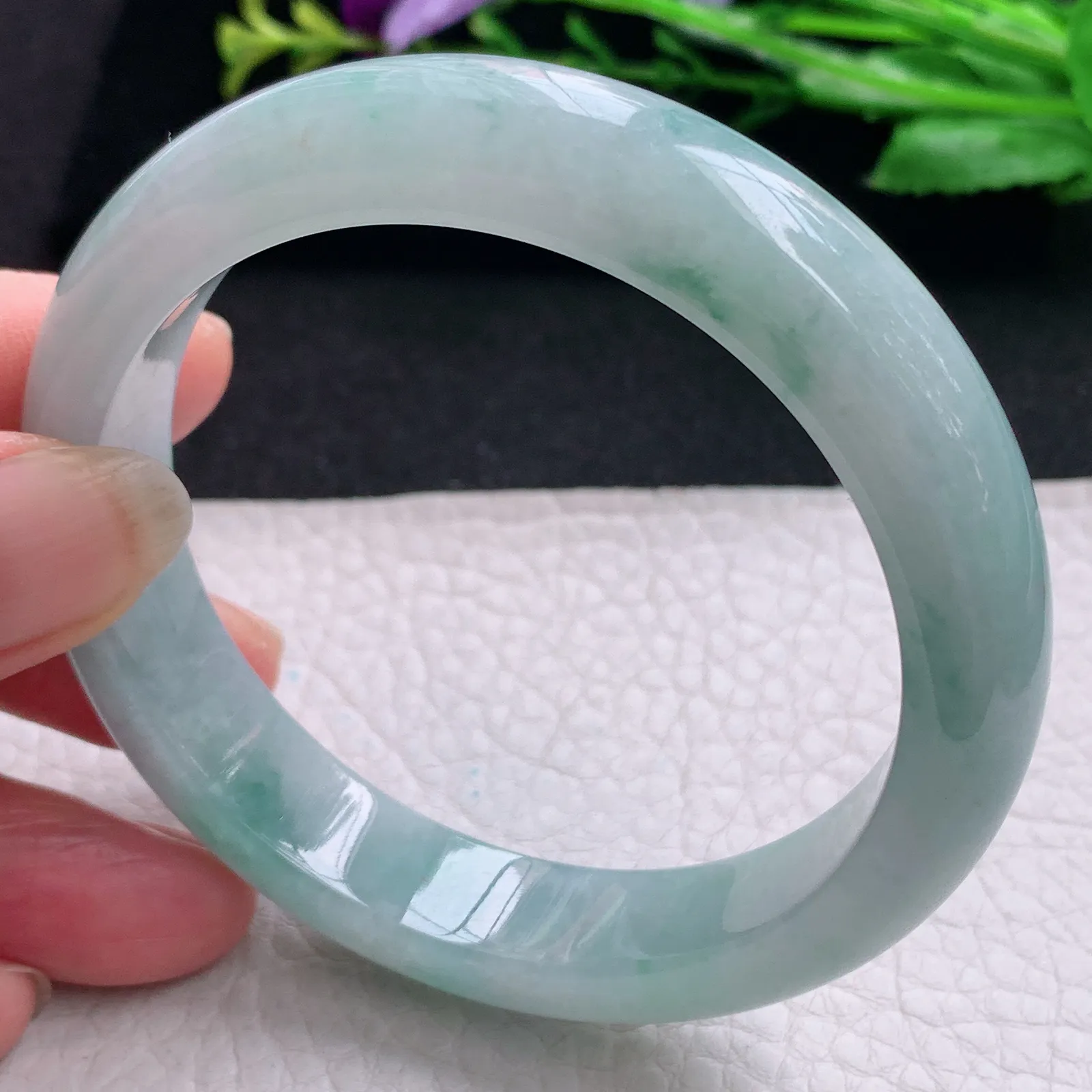 ee实拍58*12.8*8.4平安镯 天然缅甸翡翠飘绿花水润玉手镯正圈玉手环