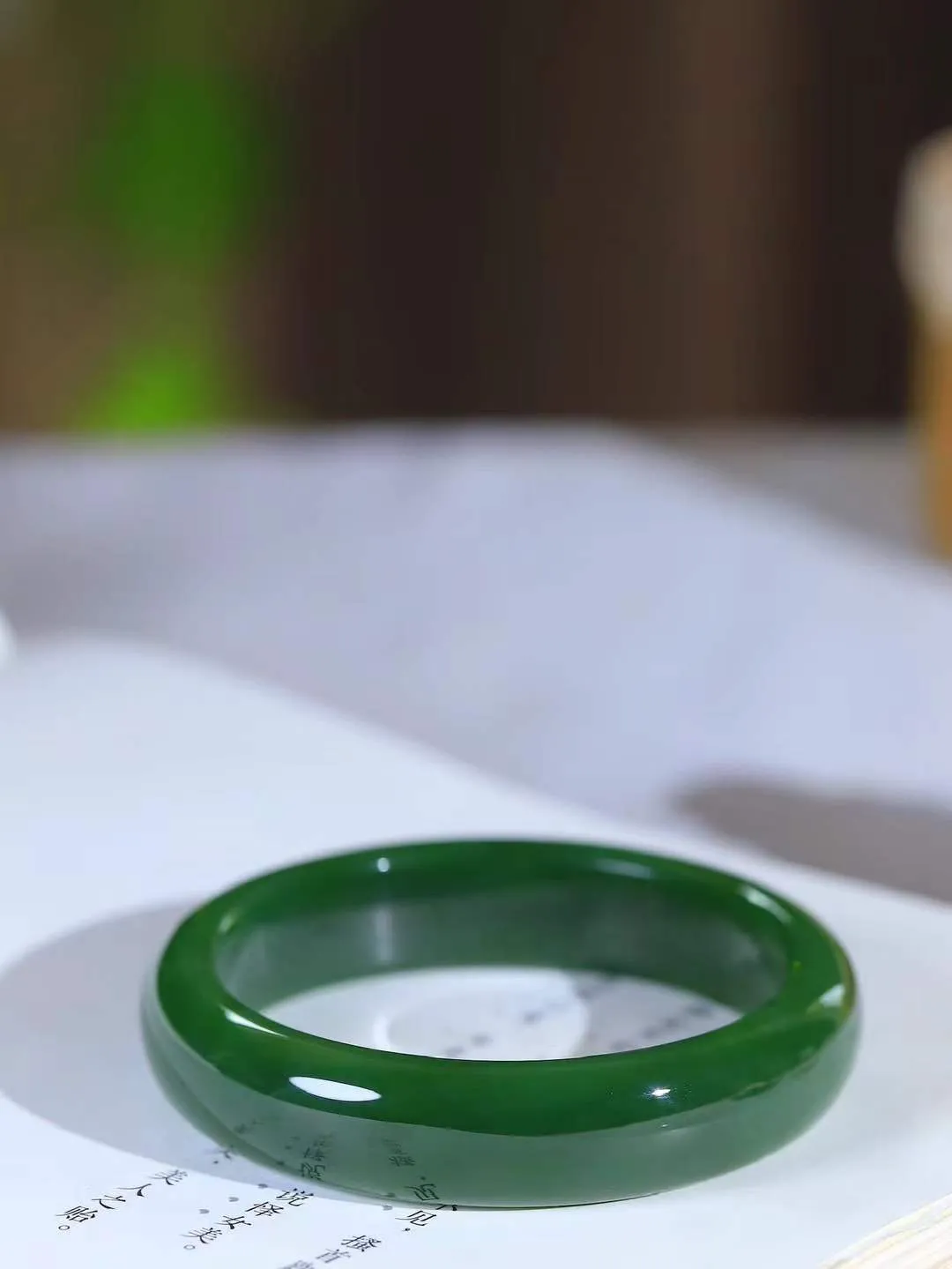 【碧色荡漾·手镯】

精品️和田玉碧玉手镯，玉质细腻温润，手感舒适，️线条流畅，简约大气，美