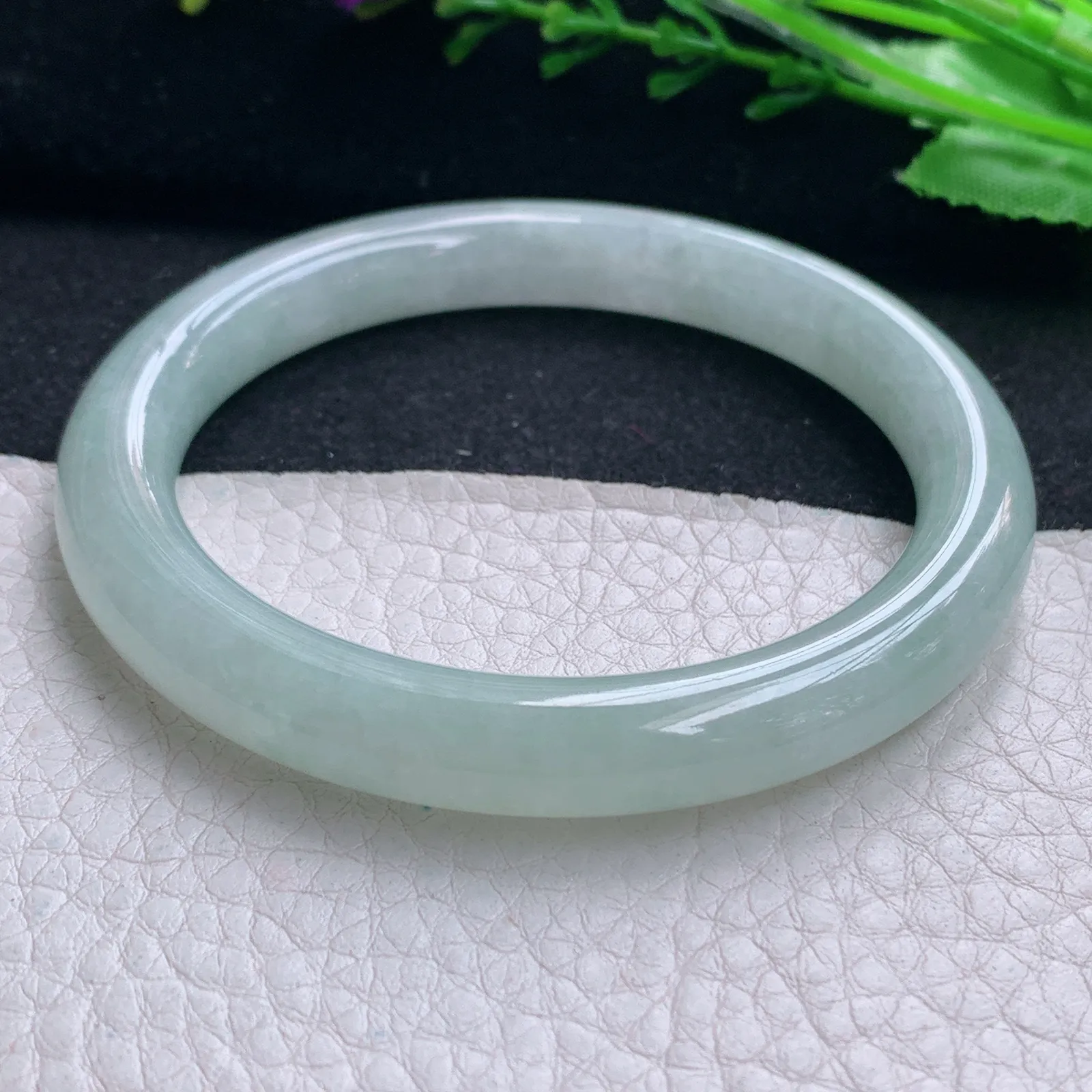 ym实拍57.5*9美人镯 天然缅甸翡翠冰晴秀气圆条玉手镯 叮当镯