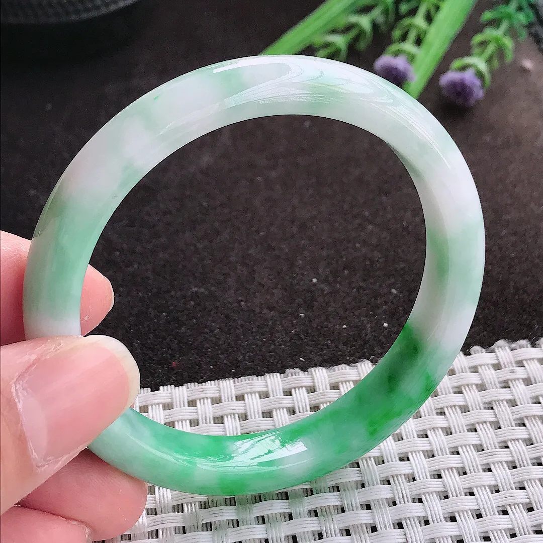 实拍A货翡翠55/10/7.8老坑精美辣阳绿手镯宽边翡翠玉镯女款