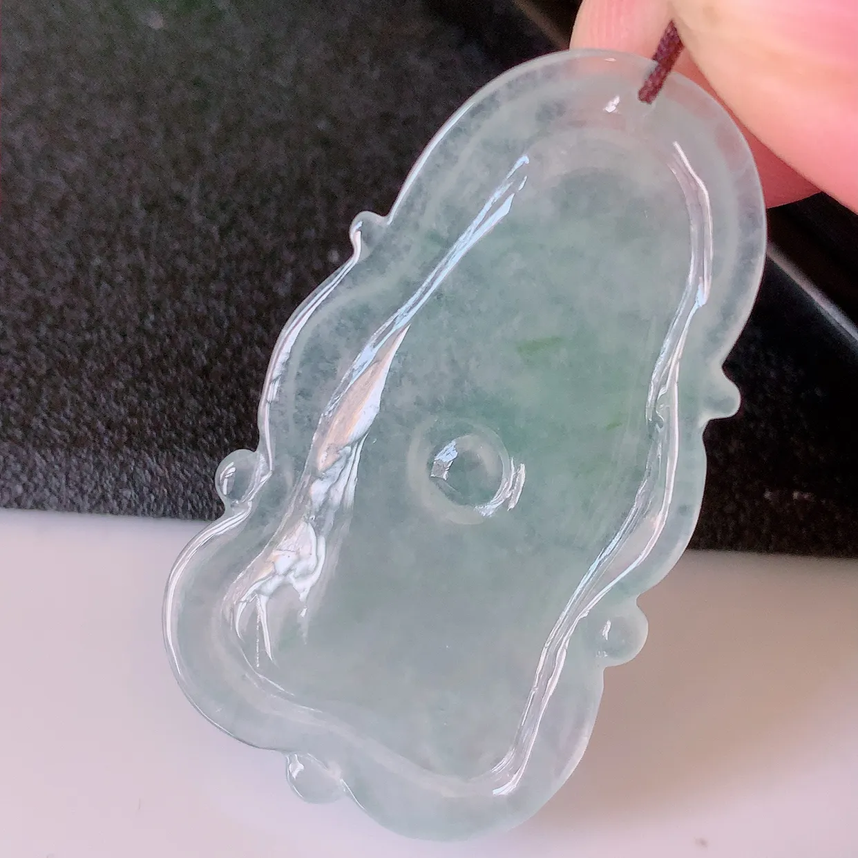 自然光实拍，冰种翡翠荷叶鱼、 和和美美玉坠，财源广进，自然隐逸、荷本是素不着尘之物， 有和美之寓意。#41.13