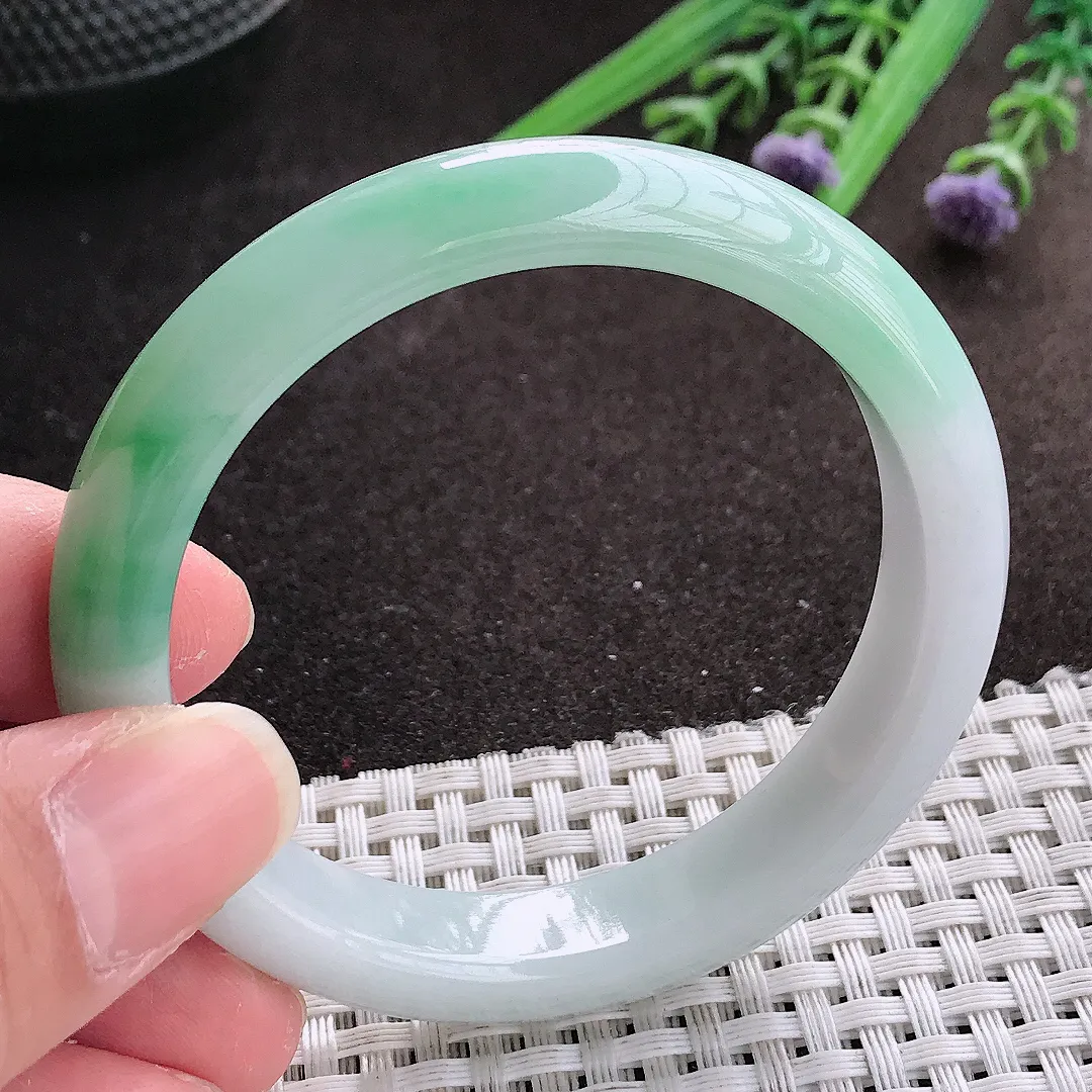 实拍A货翡翠53/11.2/7.5老坑冰润飘绿手镯宽边翡翠玉镯女款