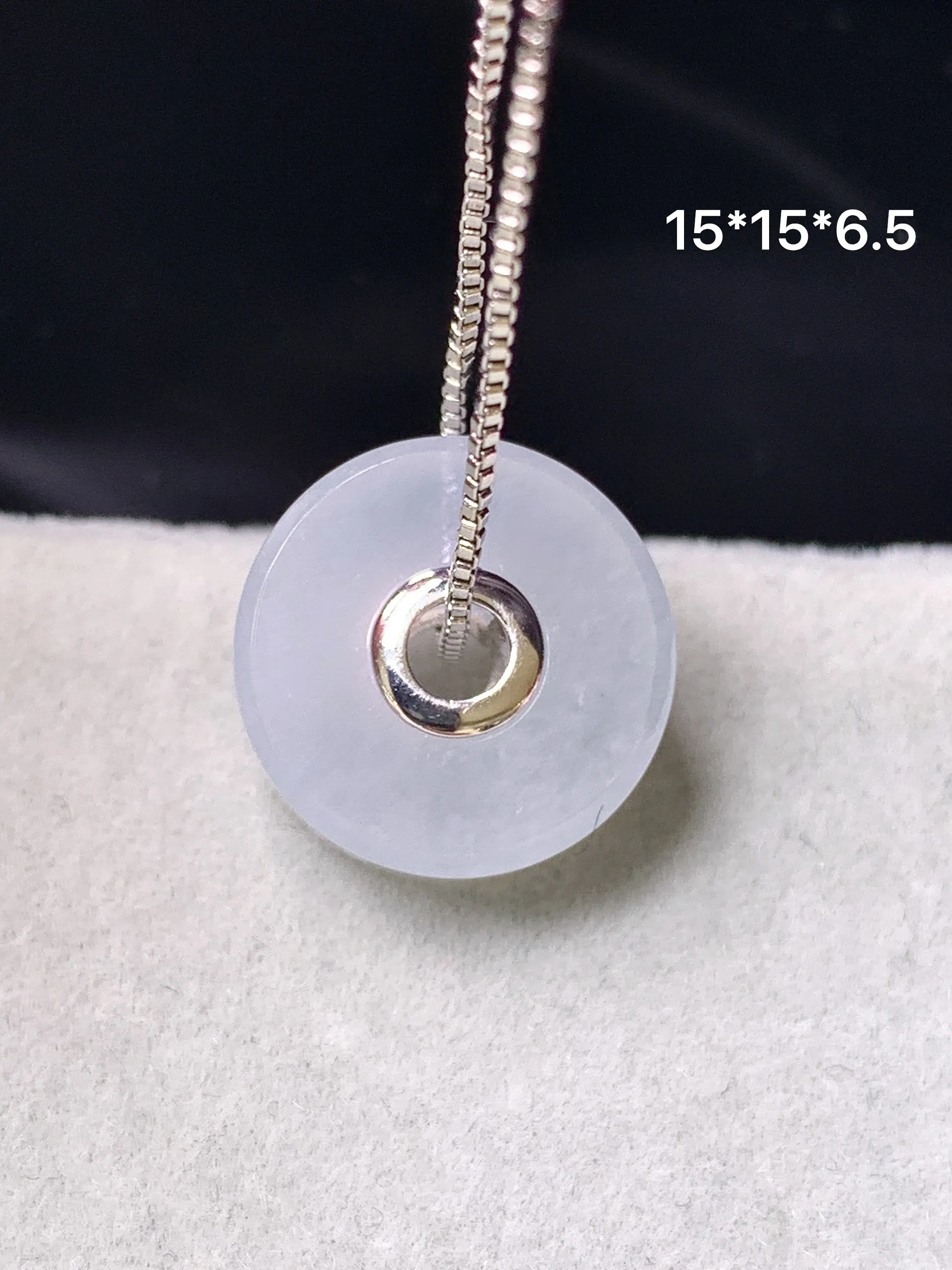 18k金镶嵌冰种路路通吊坠 玉质细腻 色泽艳丽清新 整体尺寸15*6.5