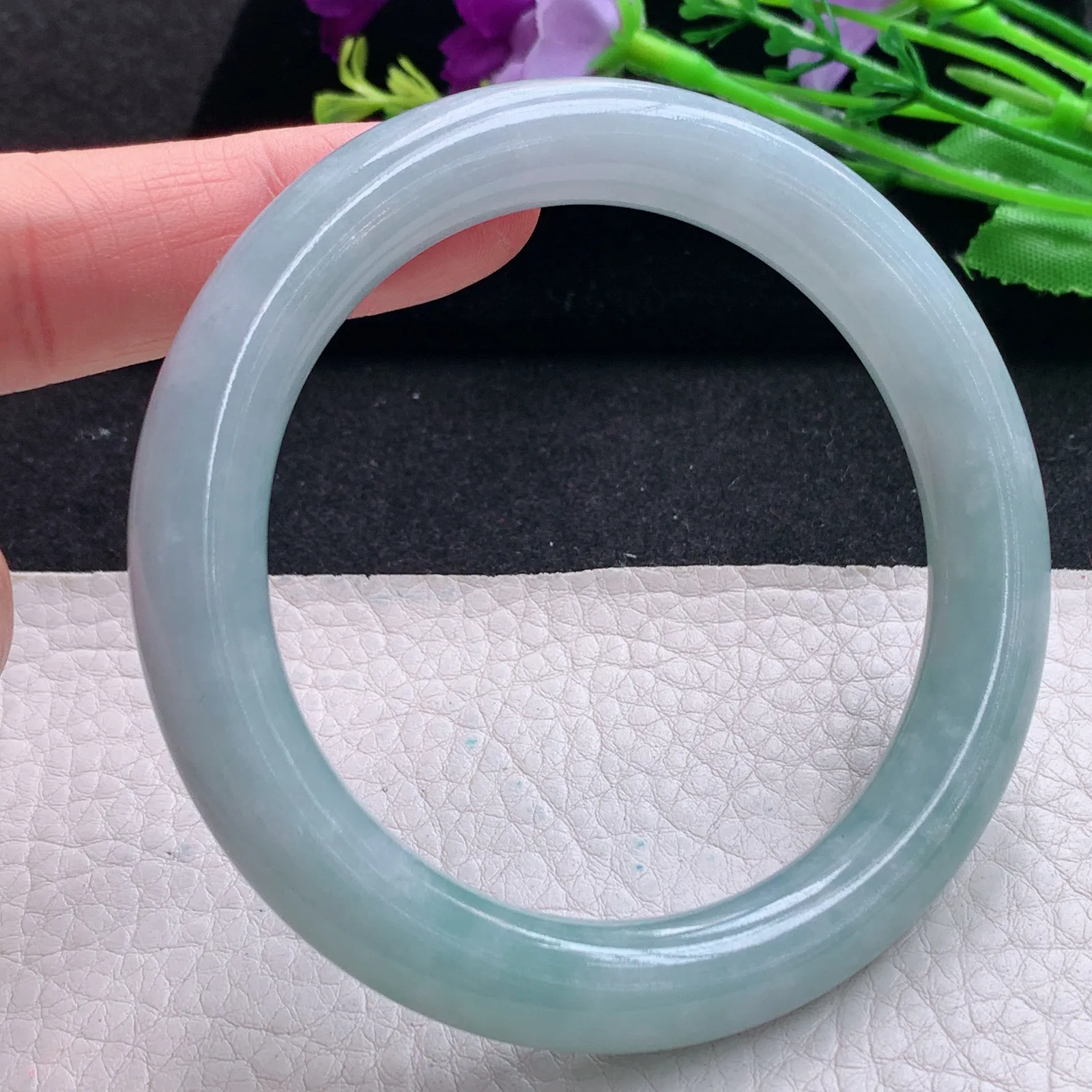 js实拍56*10.2美人镯 天然缅甸翡翠浅绿水润玉手镯圆条叮当镯