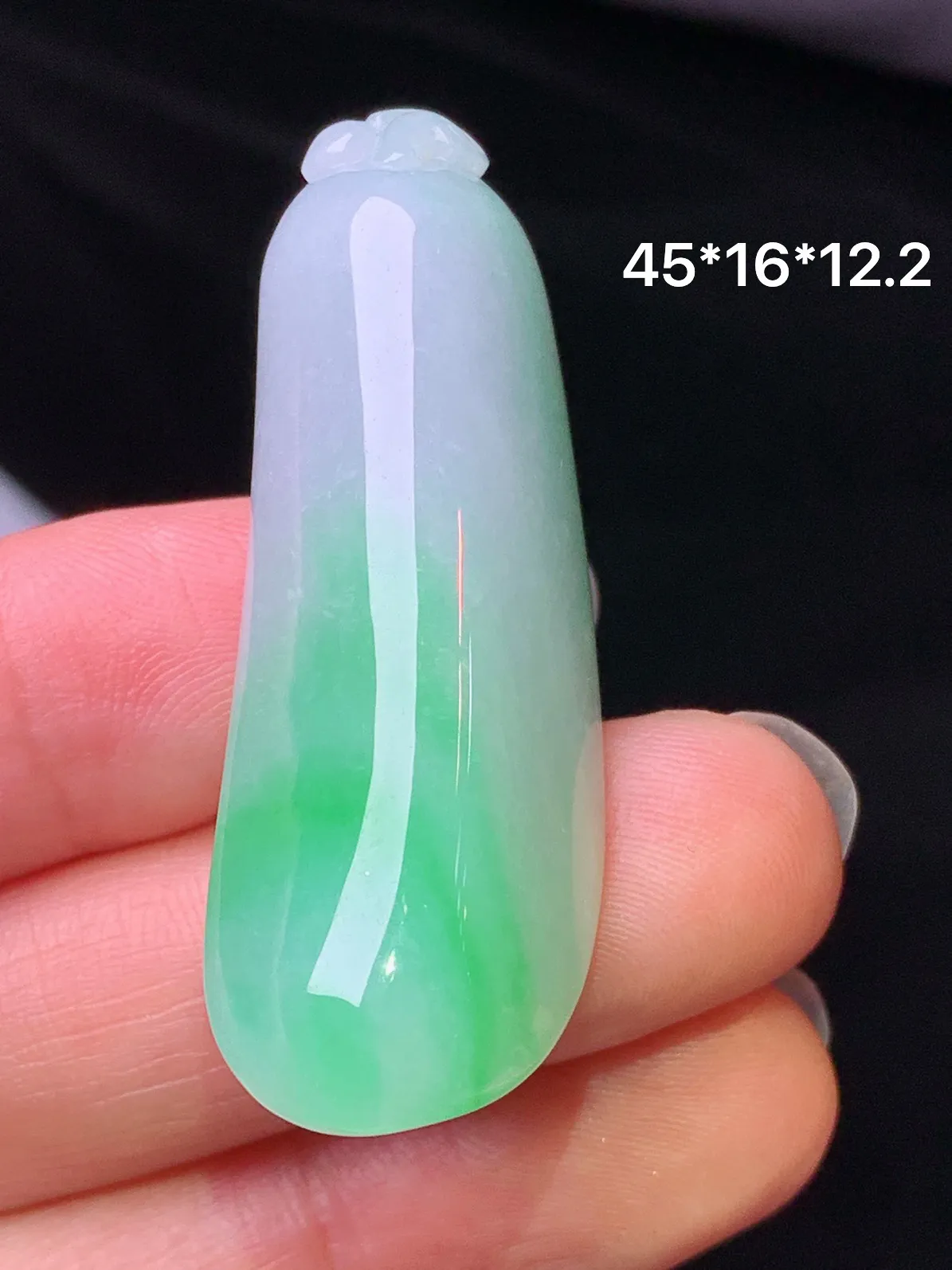 飘花福瓜吊坠 玉质细腻 色泽艳丽清新 整体尺寸45*16*12.2