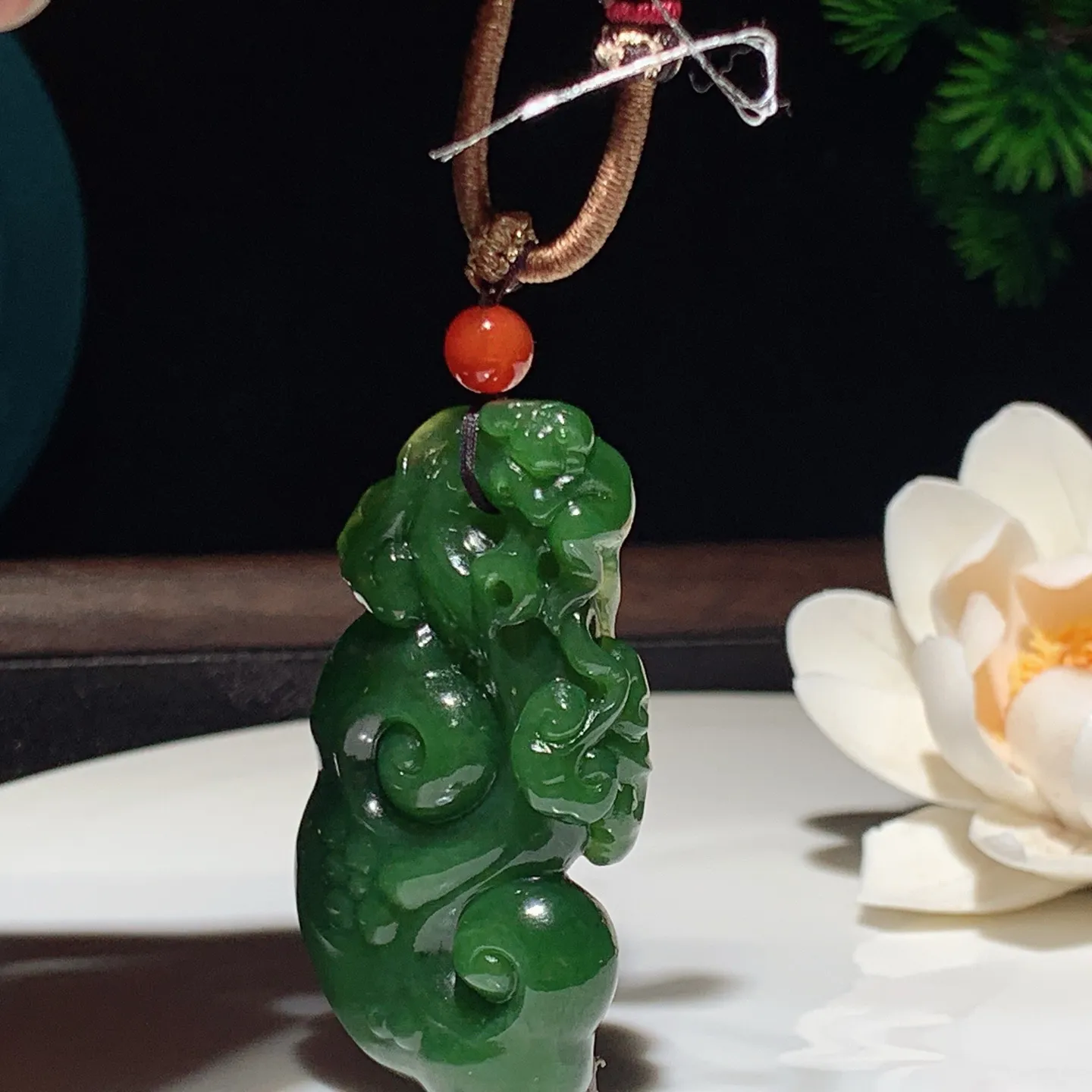 和田玉菠菜绿俄罗斯碧玉如意挂件 尺寸51/27/10重25.4克 玉质细腻油润 底色纯净 脂粉好，品质好。lt260115