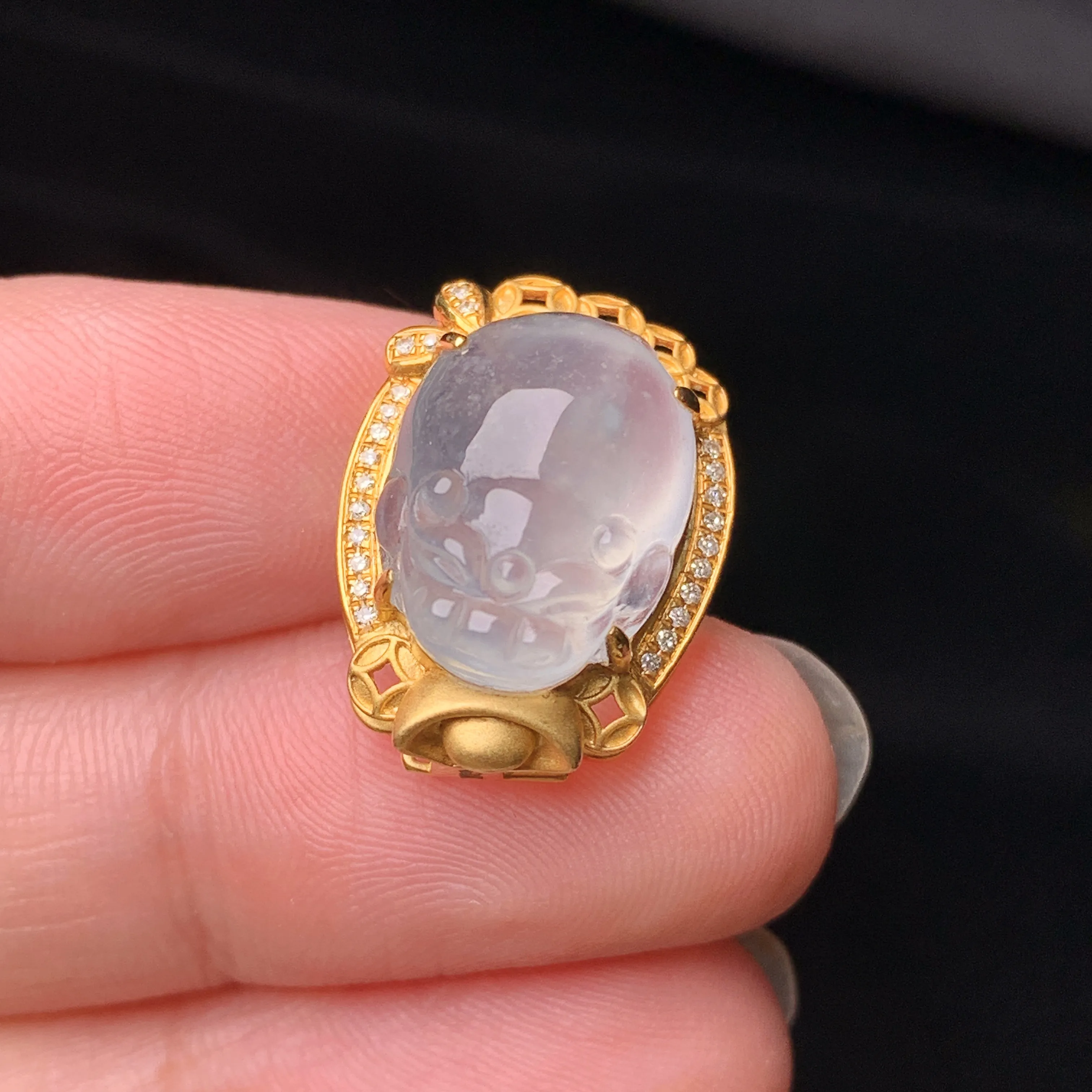 18k金钻镶嵌冰种貔貅吊坠 玉质细腻 色泽艳丽清新 整体尺寸19.5*14.2*8.8