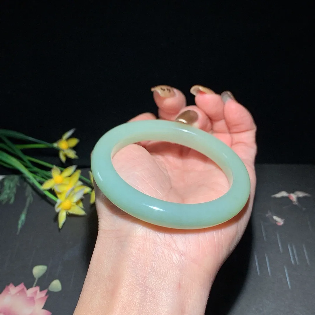 和田玉56圈口且末蓝手镯！玉质细腻油润 底色纯净 无裂无杂 脂粉好，品质高。