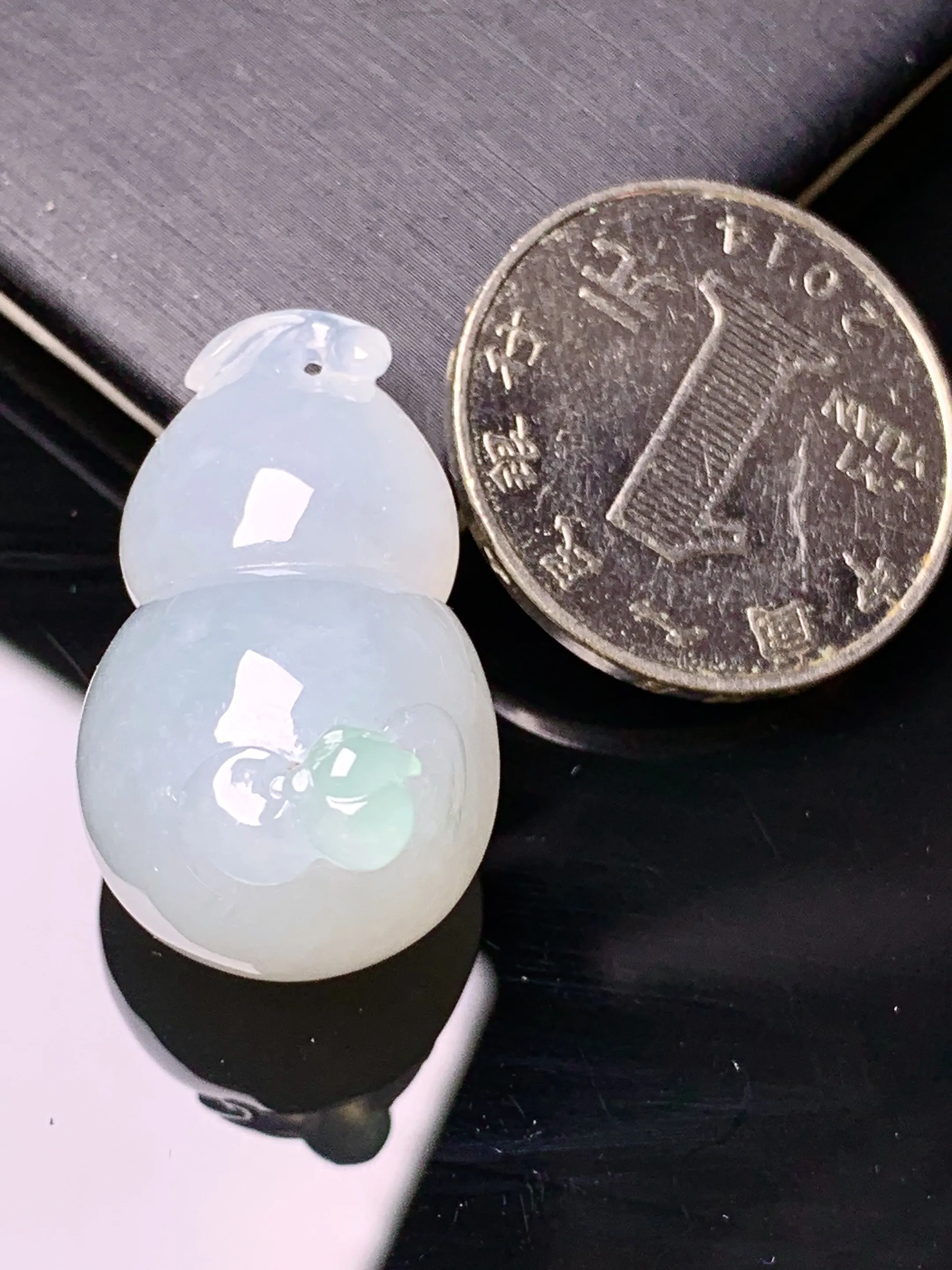 冰种葫芦吊坠 玉质细腻 色泽艳丽清新 整体尺寸29.5*17.6*18.5