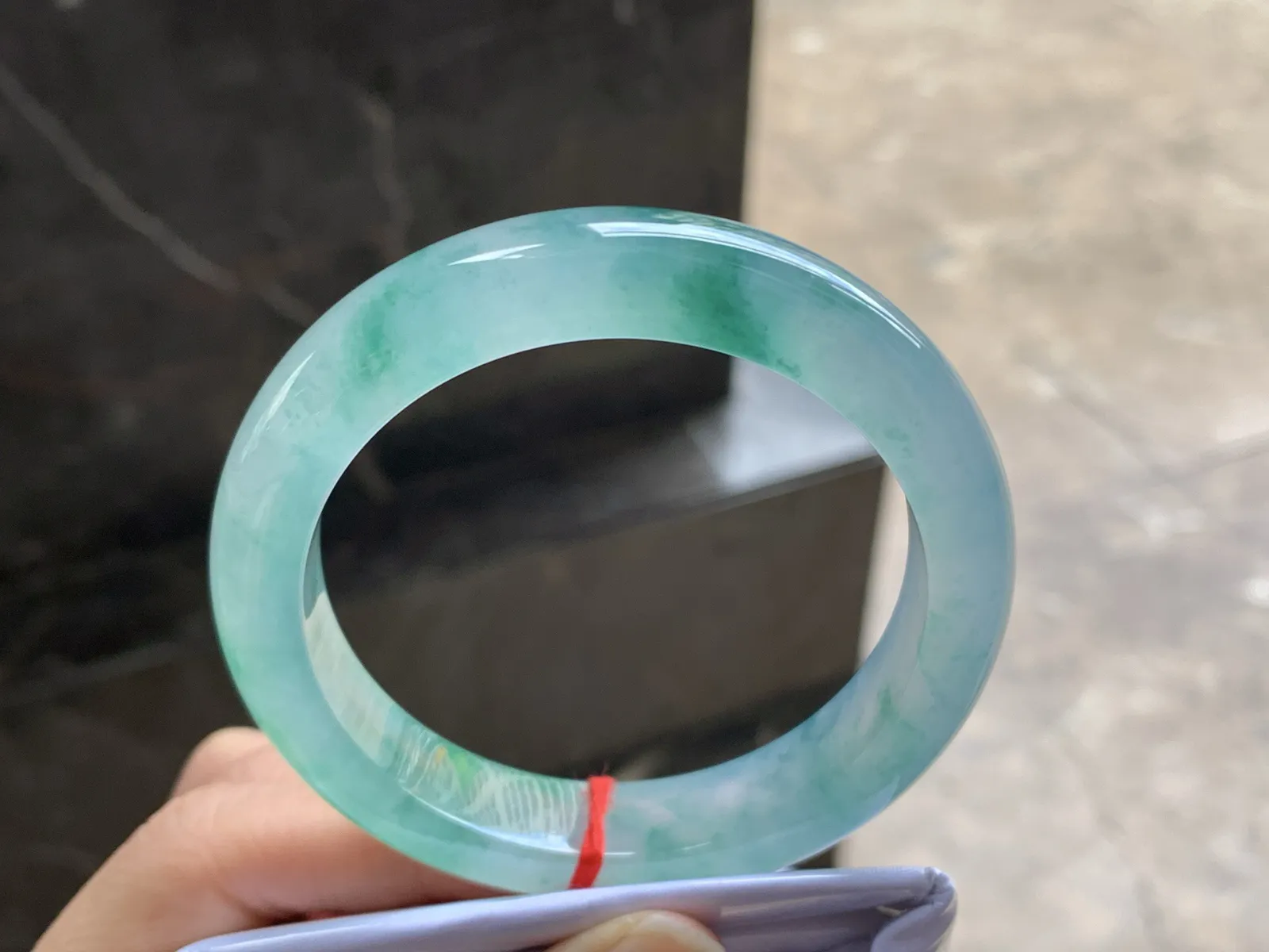 56.5-12.2-9

冰种蓝花手镯 通透鲜艳