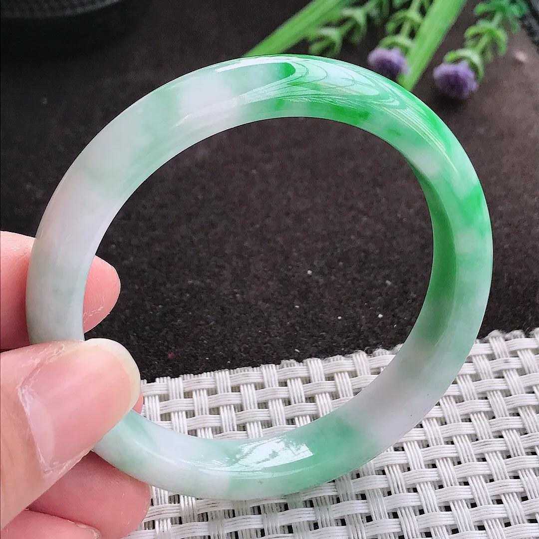 实拍A货翡翠55/10/7.8老坑精美辣阳绿手镯宽边翡翠玉镯女款