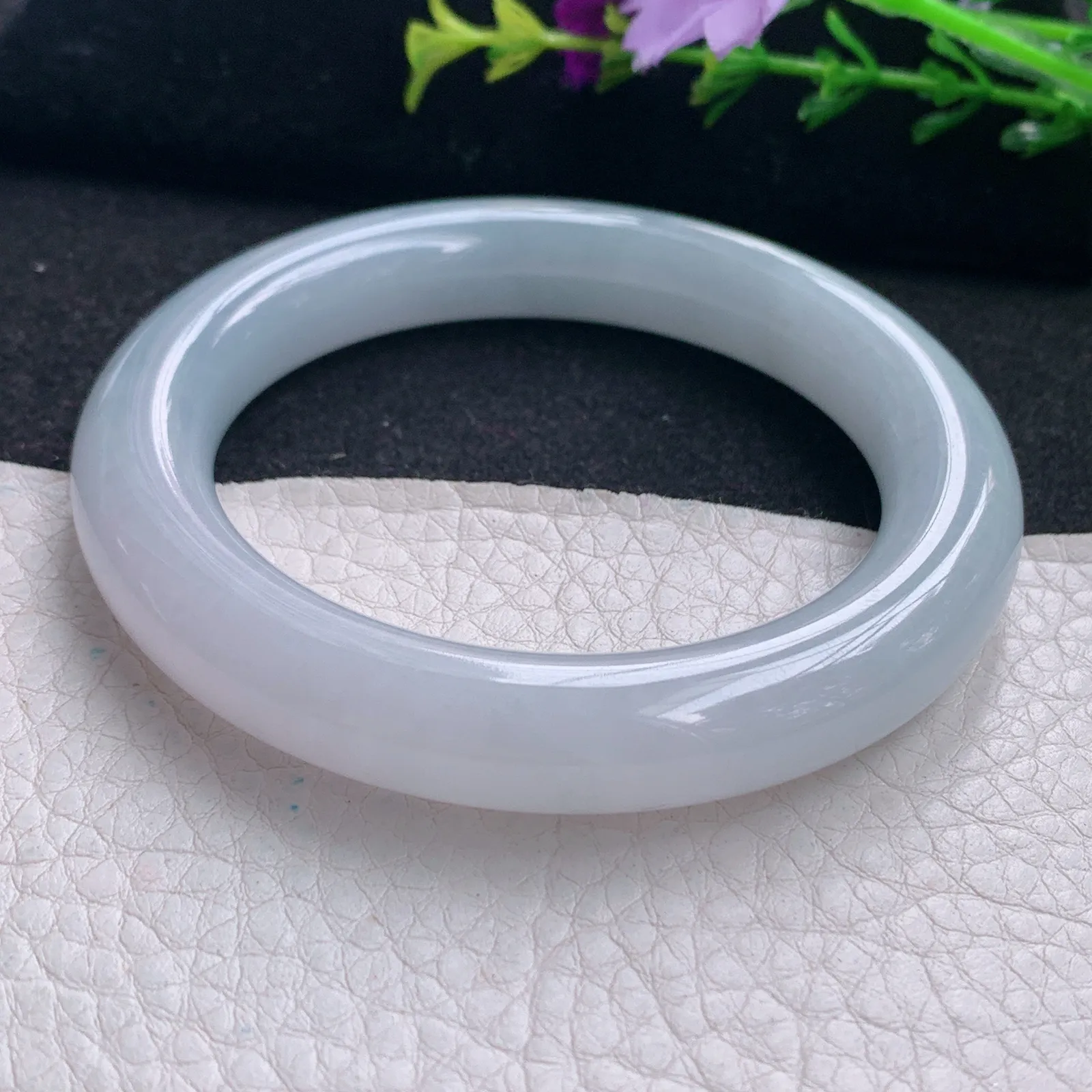 z实拍53*10.8*10.6美人镯 天然缅甸翡翠白月光水润玉手镯纯美圆条叮当镯