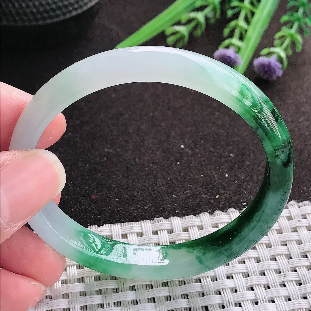 实拍A货翡翠53.5/48.5/9.8/6.3老坑冰胶特色飘花贵妃手镯宽边翡翠玉镯女款