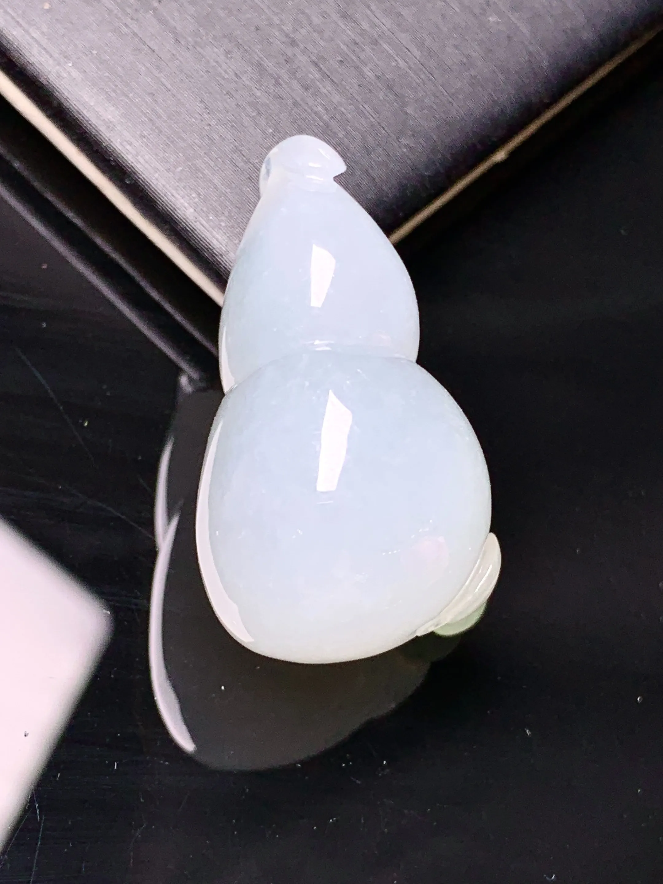 冰种葫芦吊坠 玉质细腻 色泽艳丽清新 整体尺寸29.5*17.6*18.5