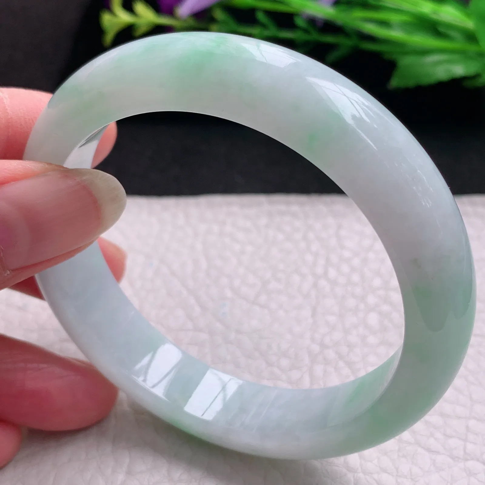 nr实拍57*13.2*8.2平安镯 天然缅甸翡翠白底青玉手镯 宽边玉手环