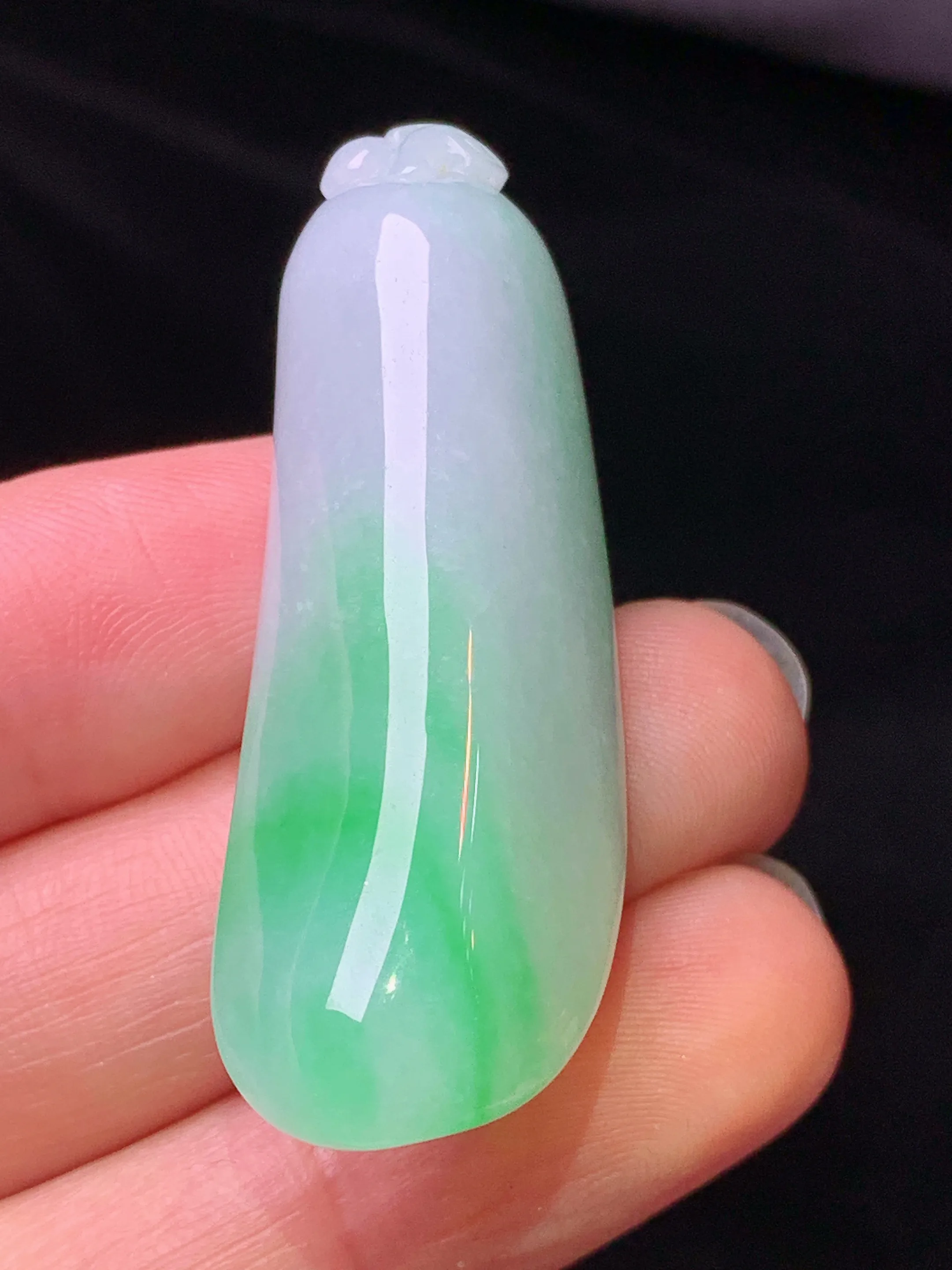 飘花福瓜吊坠 玉质细腻 色泽艳丽清新 整体尺寸45*16*12.2