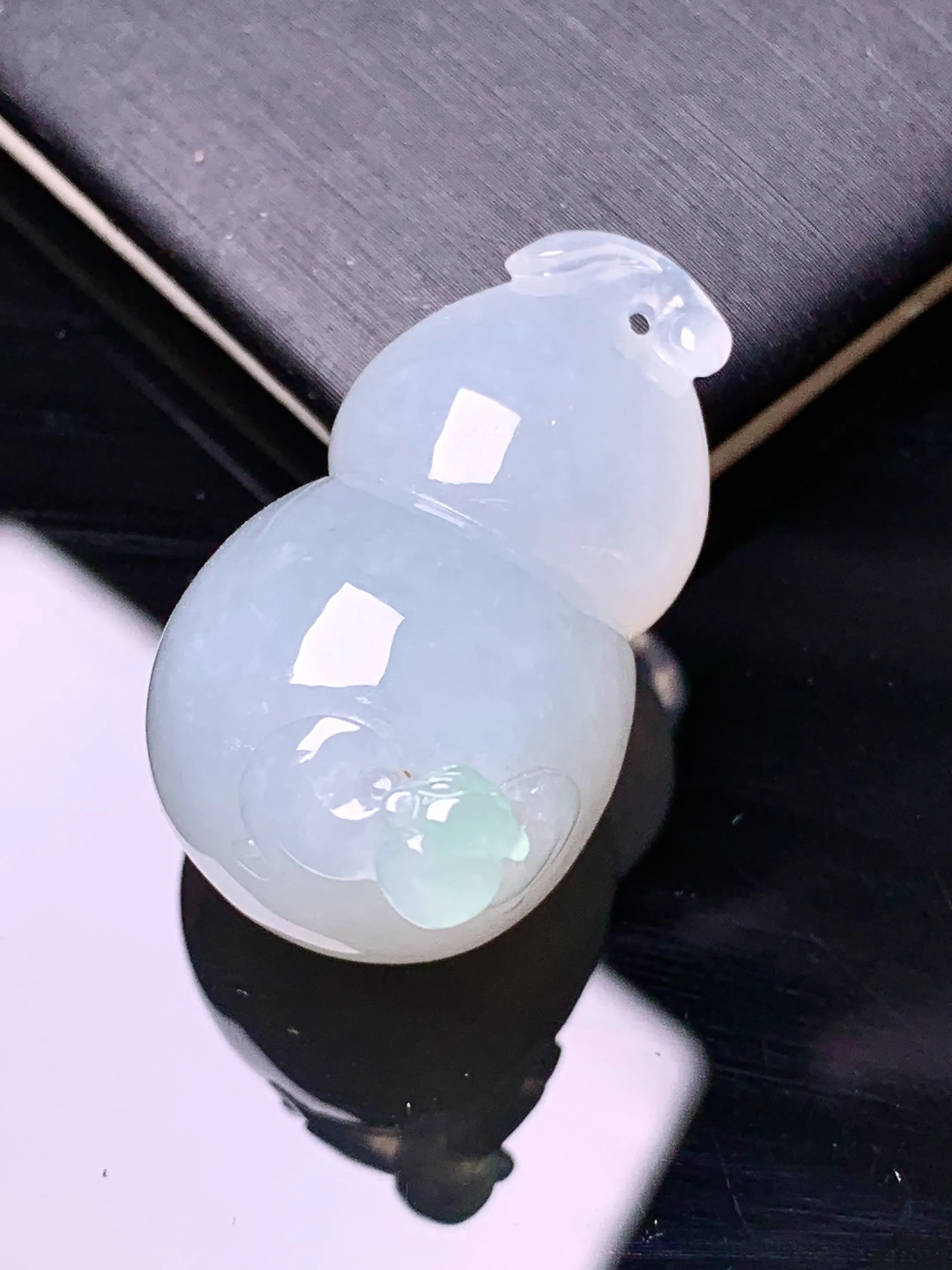 冰种葫芦吊坠 玉质细腻 色泽艳丽清新 整体尺寸29.5*17.6*18.5