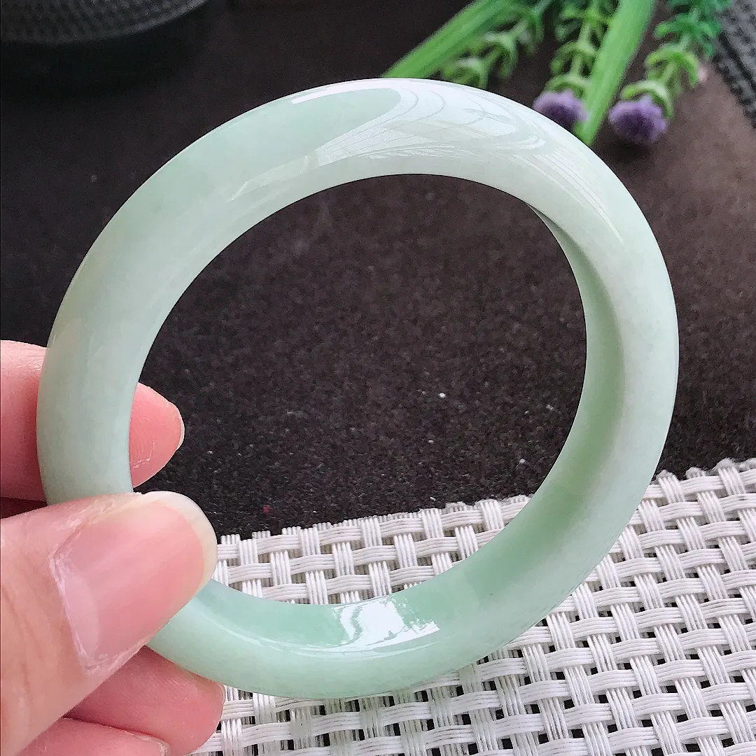 实拍A货翡翠55.5/11.3/8.8老坑秀气冰润冰晴绿手镯宽边翡翠玉镯女款