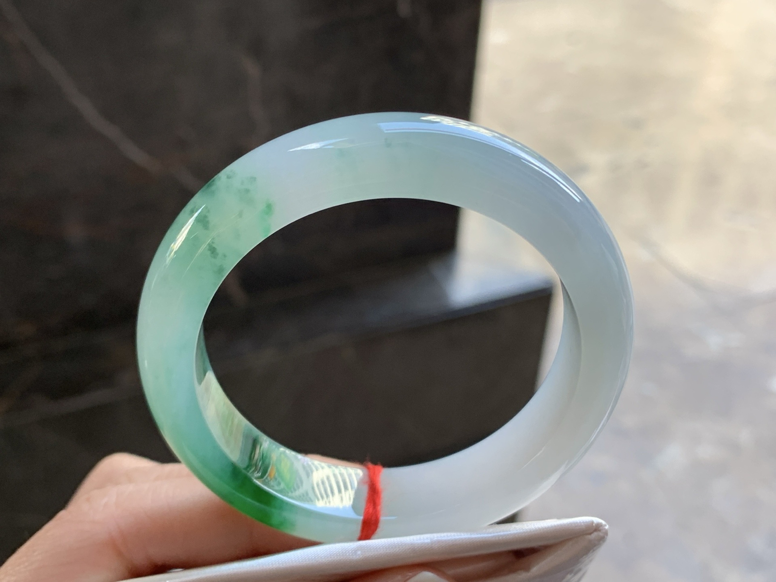 53-13-8.8

辣绿色手镯^_^颜色鲜艳 起光 种水足