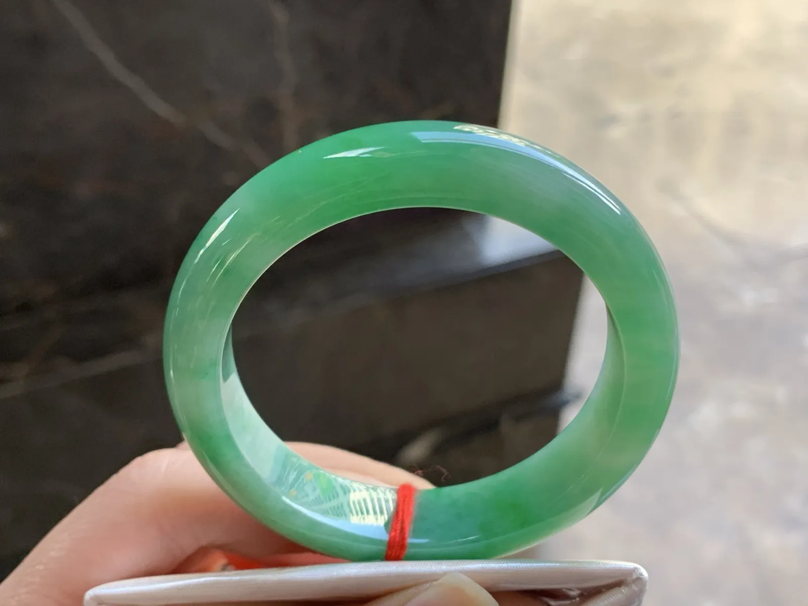 52-12.7-8.4

浓绿色手镯^_^鲜艳