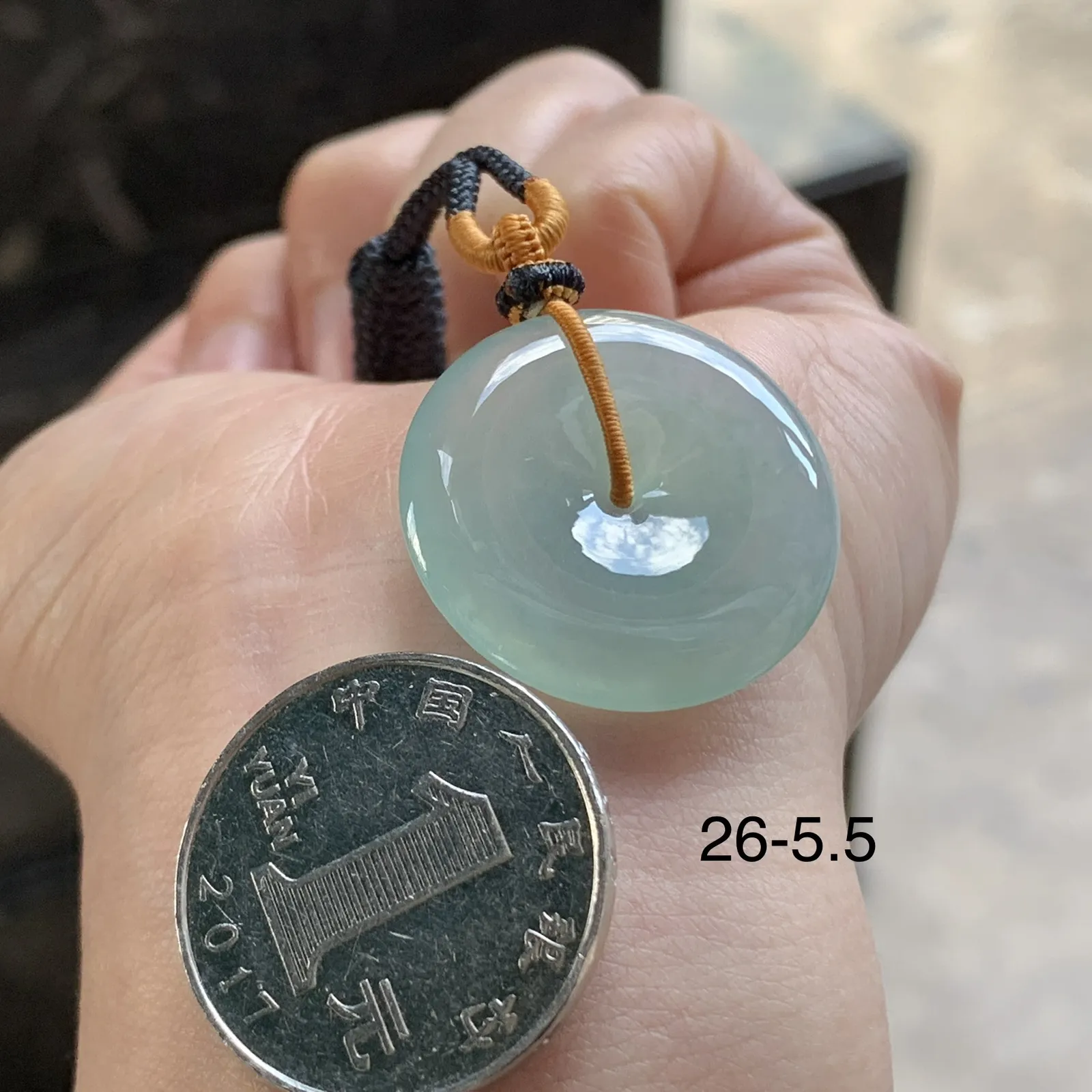 冰晴水平安扣

玉质温润 清新