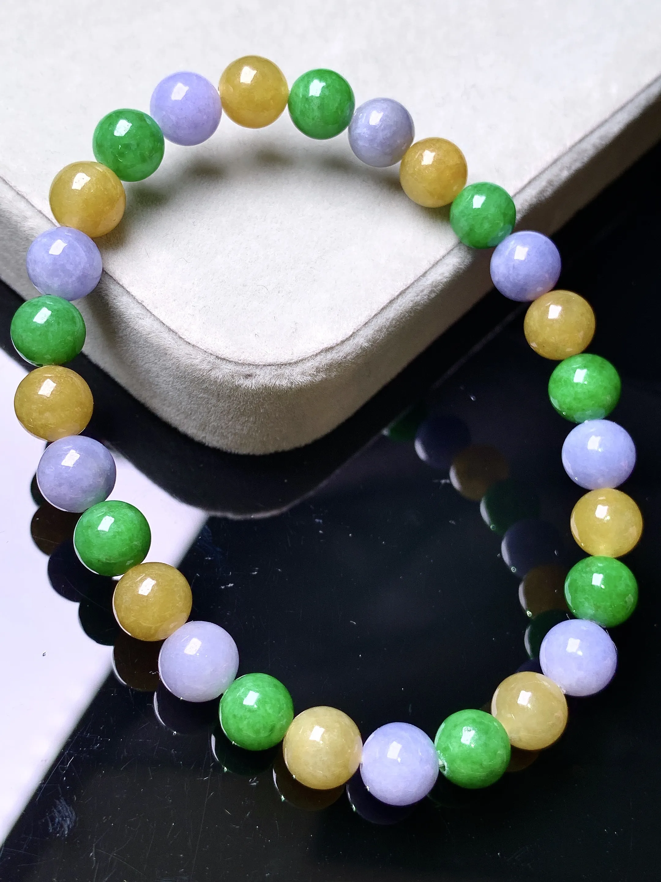 多彩圆珠手链 玉质细腻 色泽艳丽清新 整体尺寸6.6