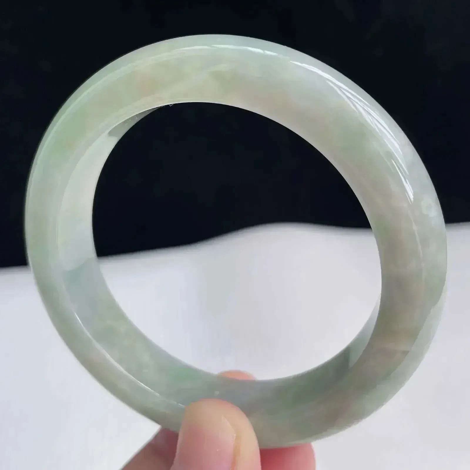 52.6圈飘绿玉镯翡翠好种色满色正圈手镯 59.75g