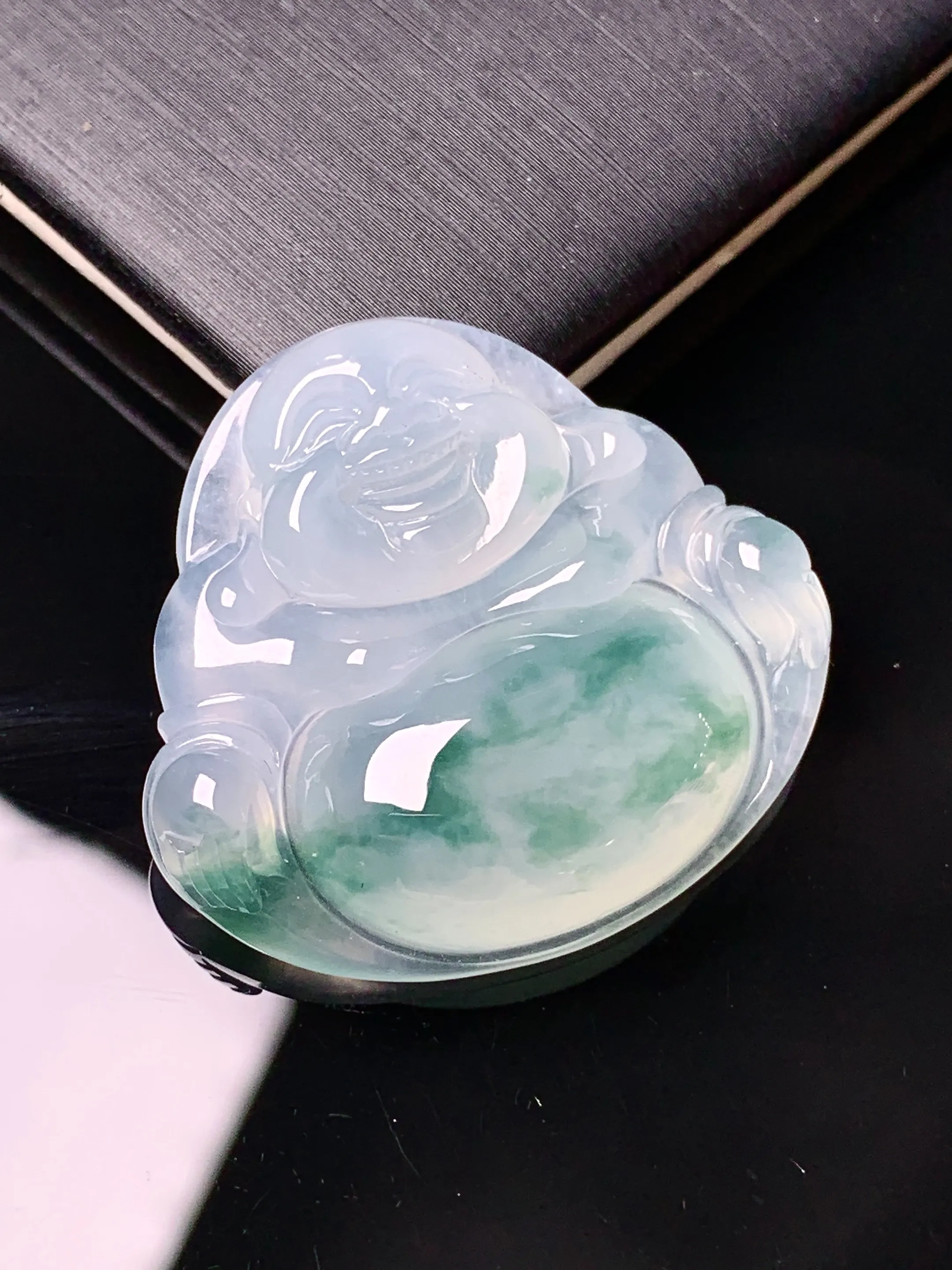 冰种飘花佛公吊坠 玉质细腻 色泽艳丽清新 整体尺寸29.2*31.5*6.8