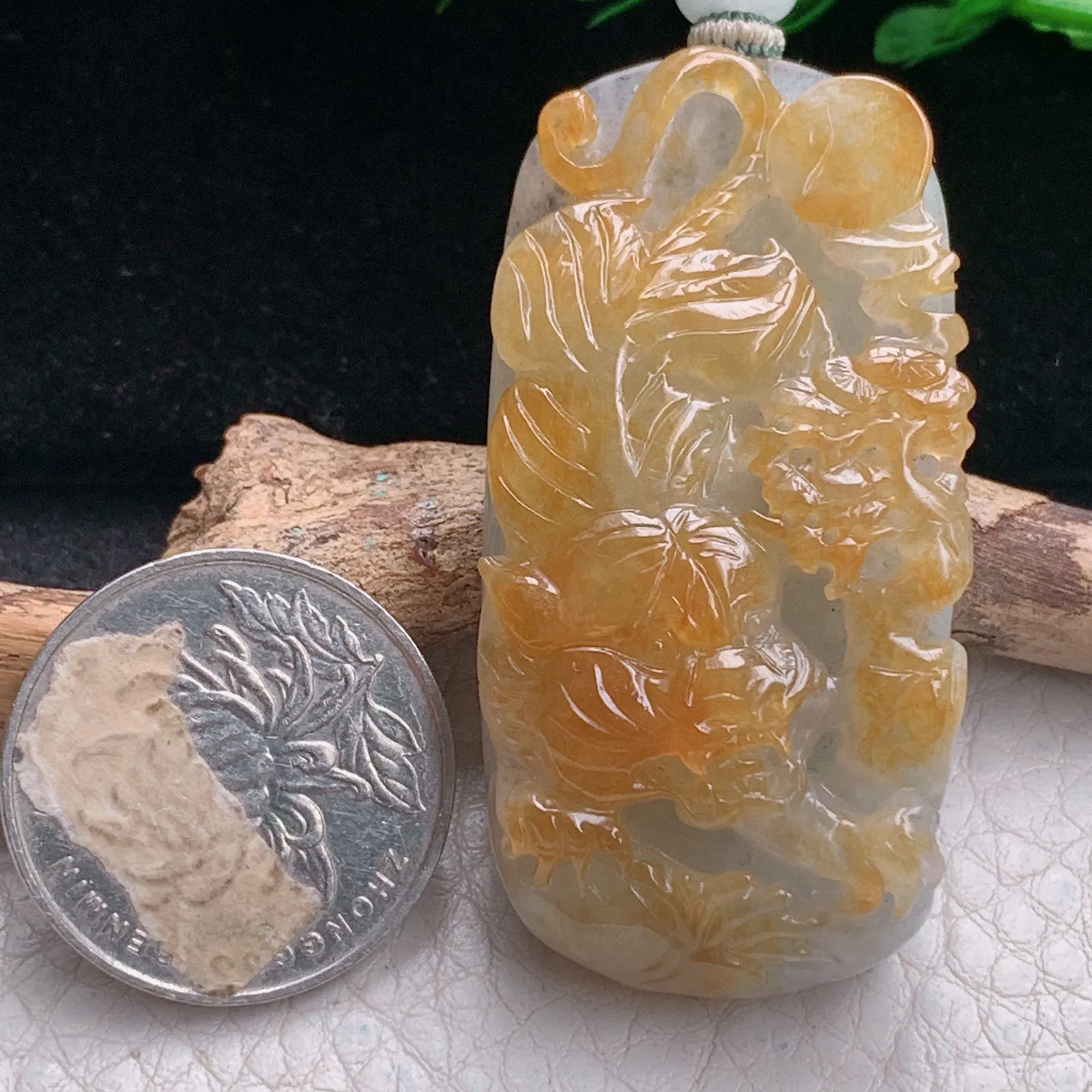 cys实拍52.5*26*12.3缅甸翡翠精雕冰双彩下山虎 生肖虎？玉吊坠