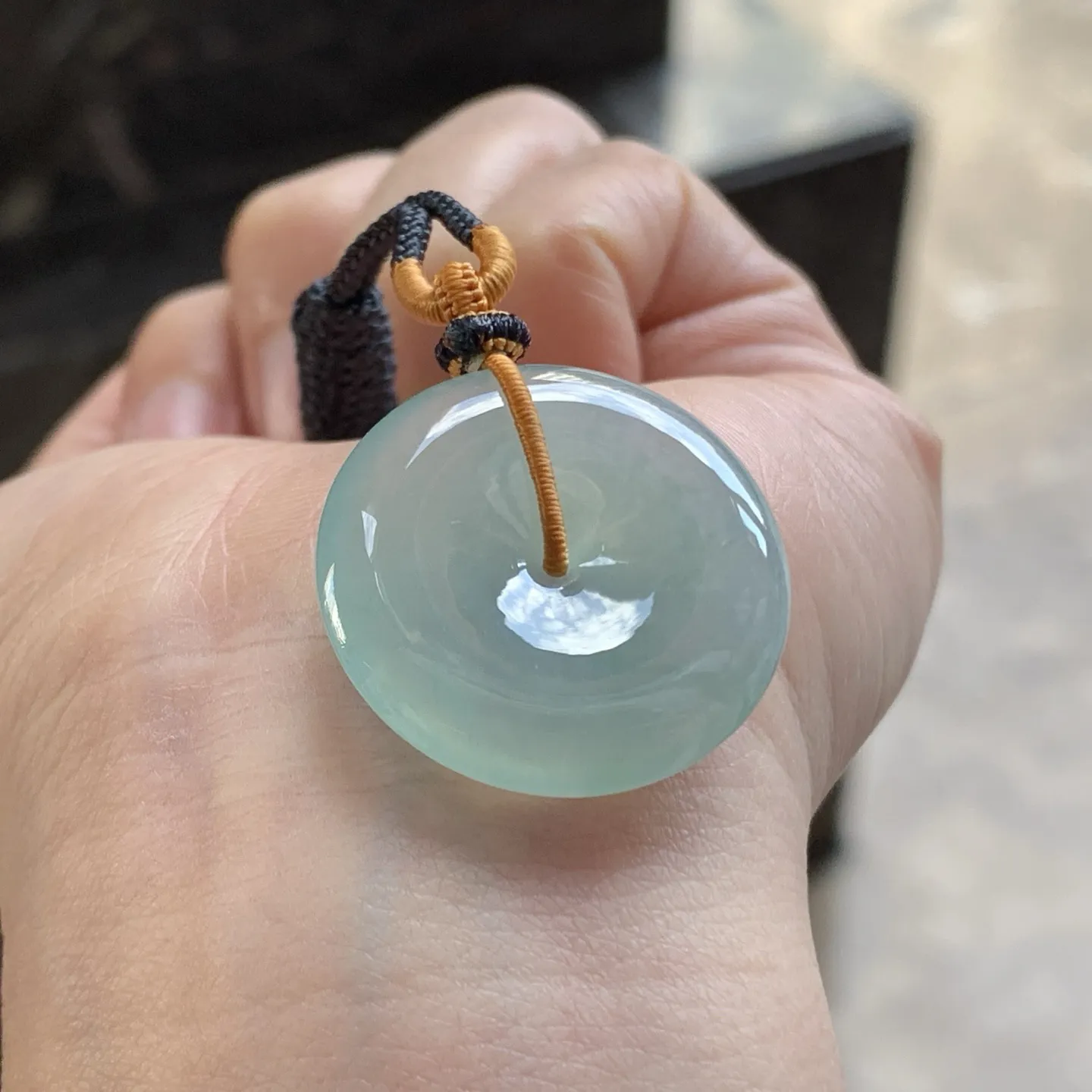 冰晴水平安扣

玉质温润 清新