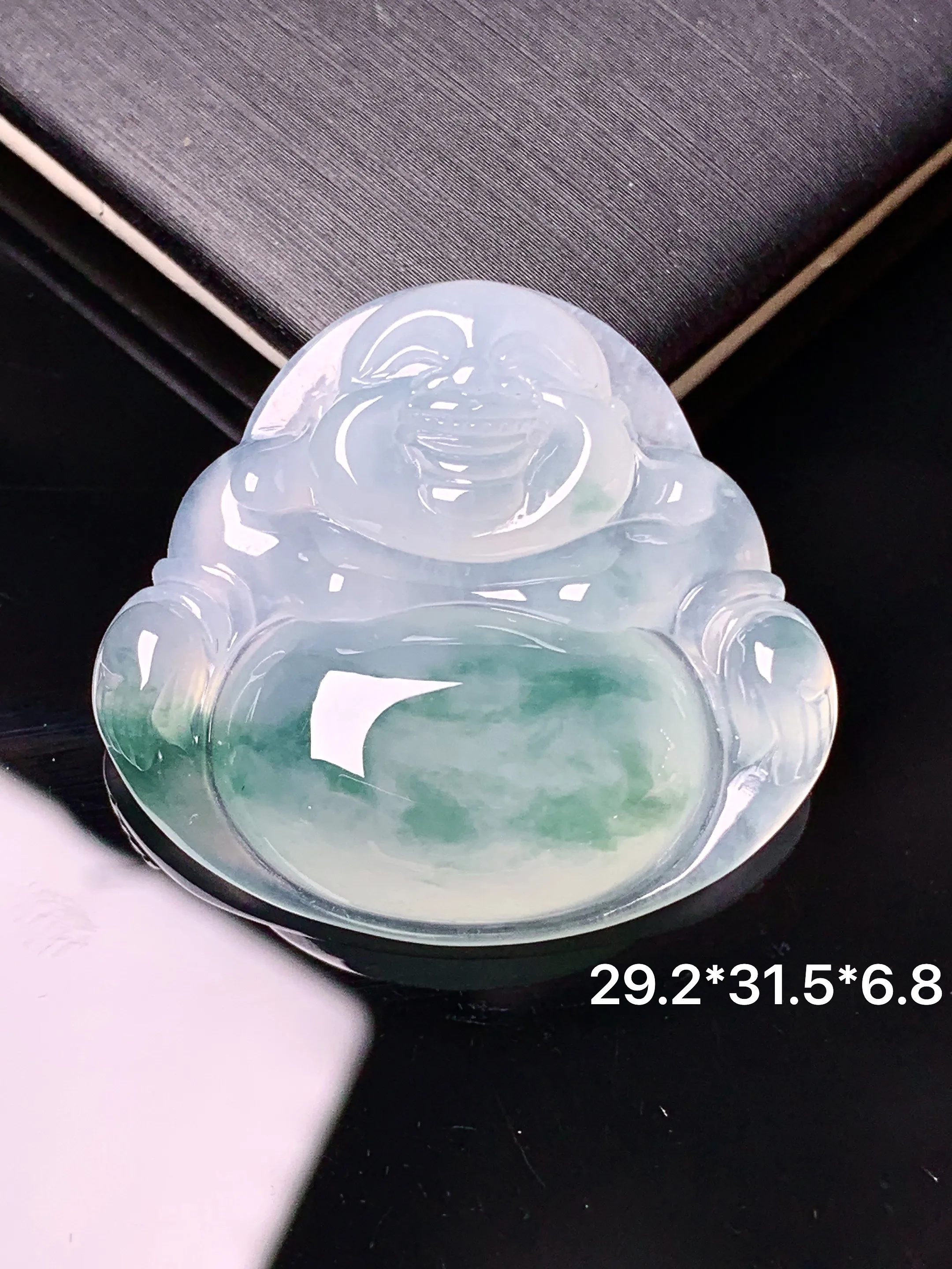 冰种飘花佛公吊坠 玉质细腻 色泽艳丽清新 整体尺寸29.2*31.5*6.8