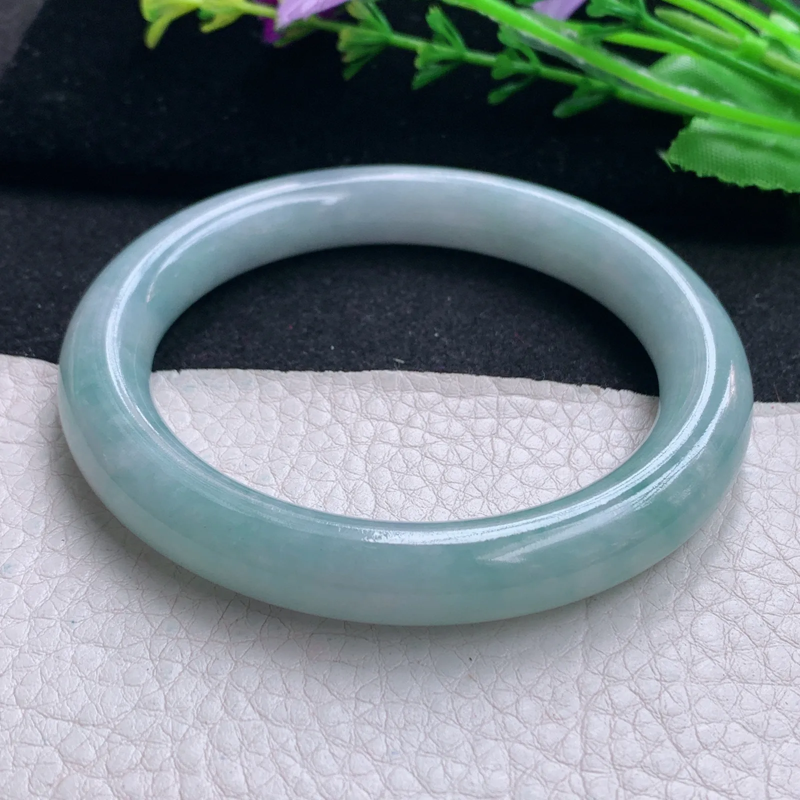 js实拍56*10.2美人镯 天然缅甸翡翠浅绿水润玉手镯圆条叮当镯