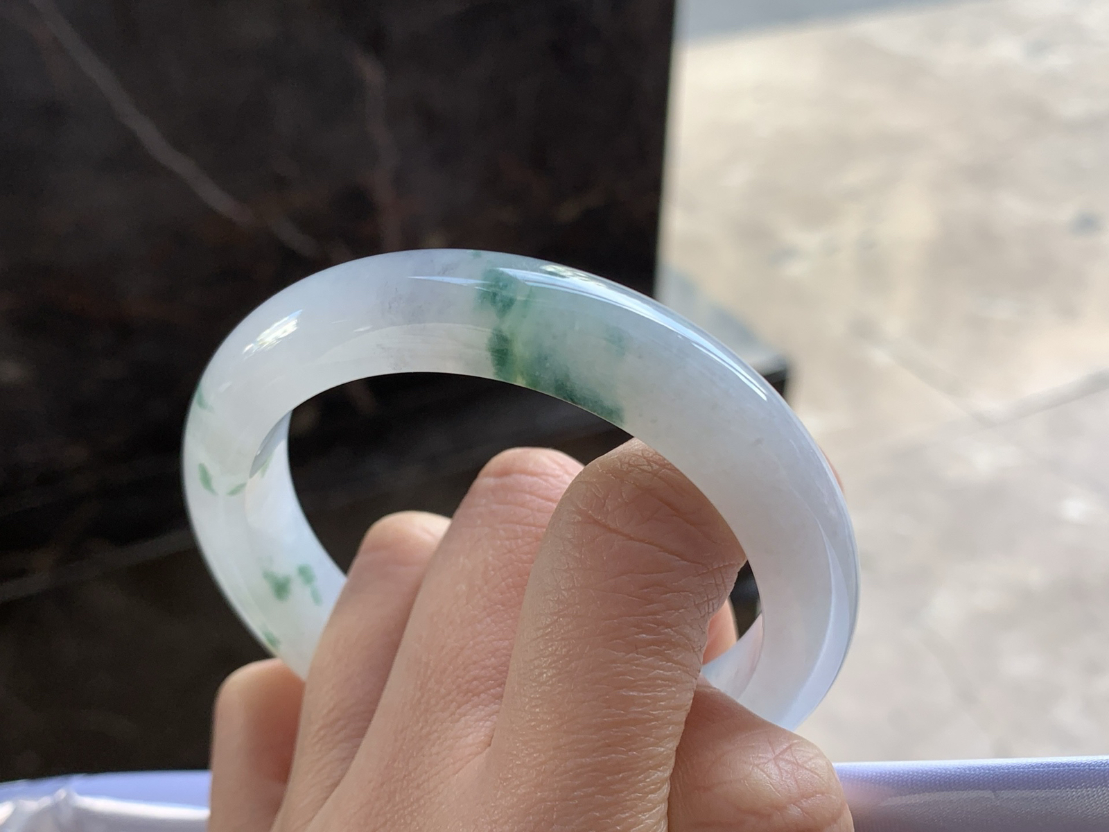 56-12.6-8.9

蓝花手镯^_^细腻 飘花灵韵