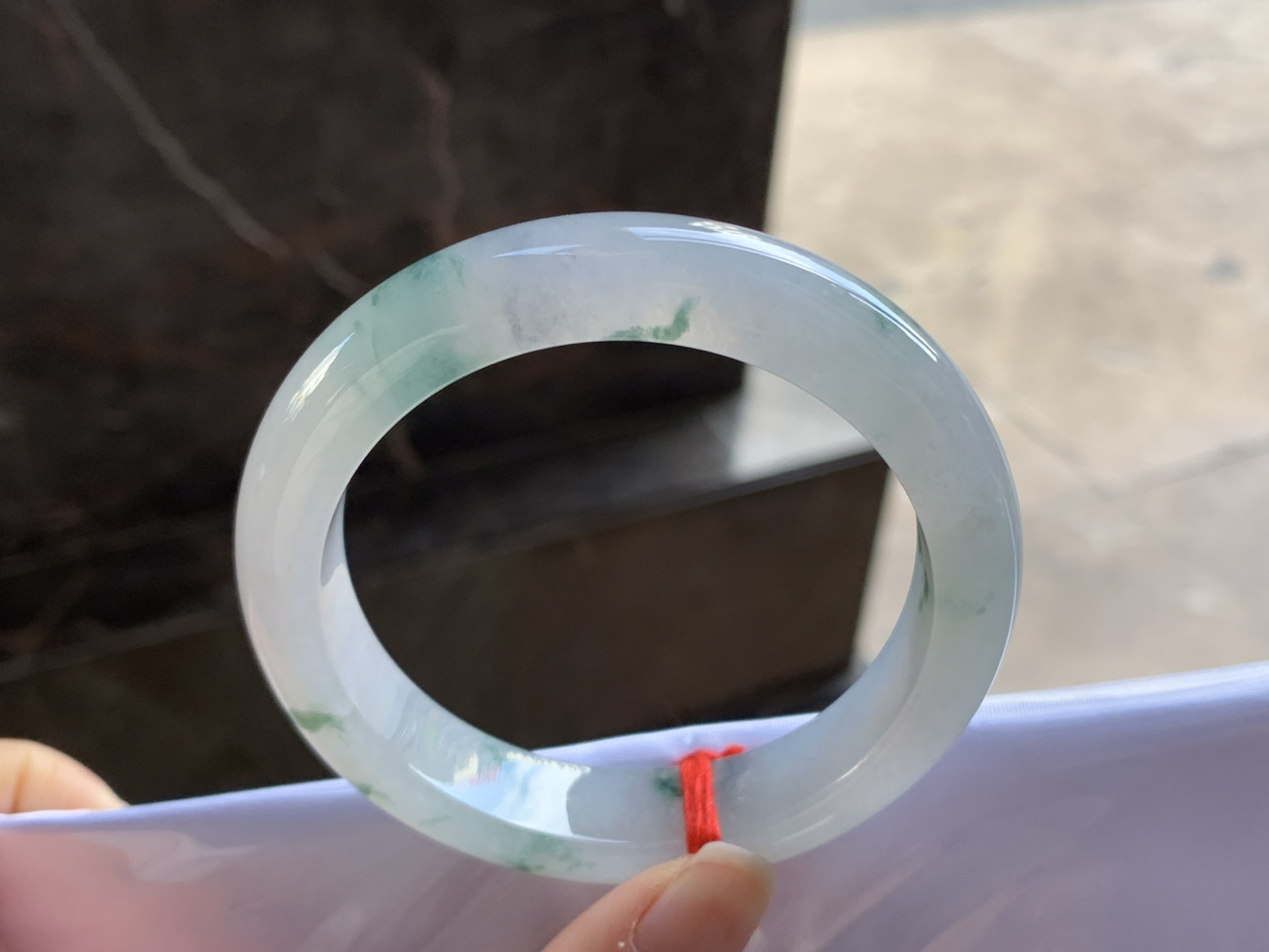 56-12.6-8.9

蓝花手镯^_^细腻 飘花灵韵