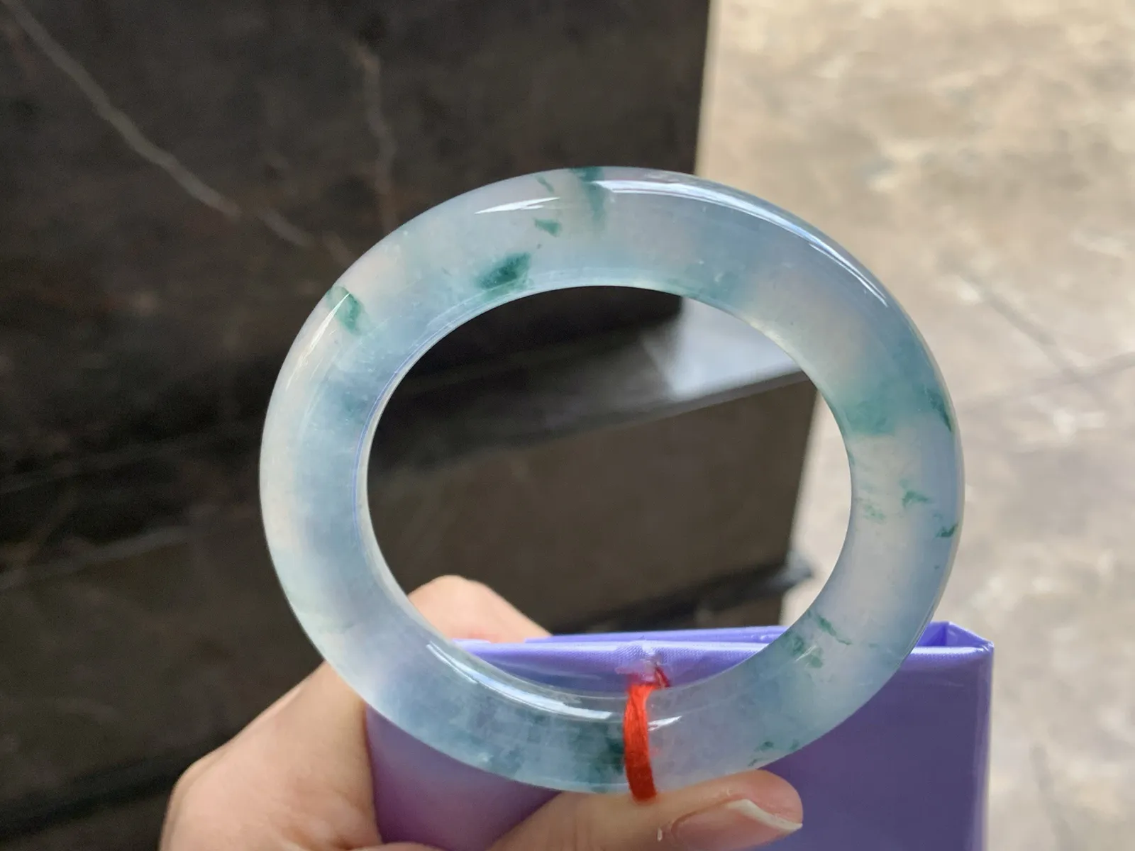 56-12.5

高冰蓝花圆条手镯 冰透 飘花浓郁