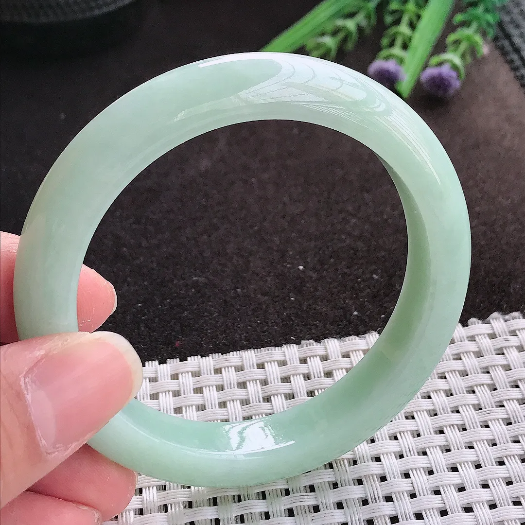 实拍A货翡翠55.5/11.3/8.8老坑秀气冰润冰晴绿手镯宽边翡翠玉镯女款