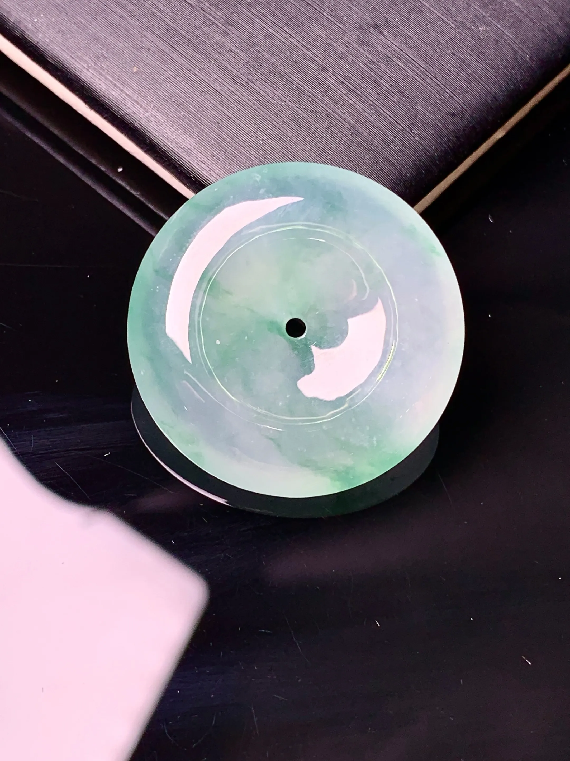 冰种飘花平安扣吊坠 玉质细腻 色泽艳丽清新 整体尺寸25.2*6