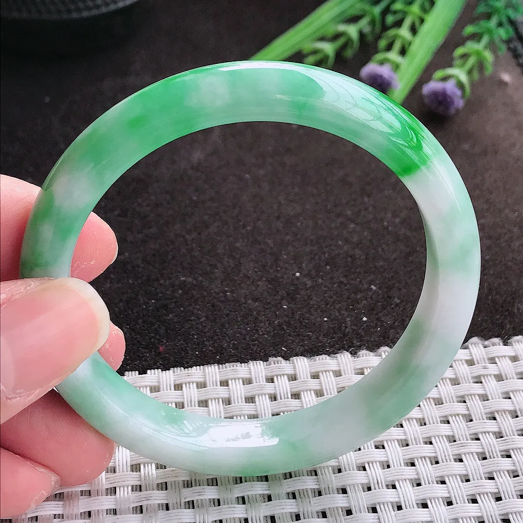 实拍A货翡翠55/10/7.8老坑精美辣阳绿手镯宽边翡翠玉镯女款