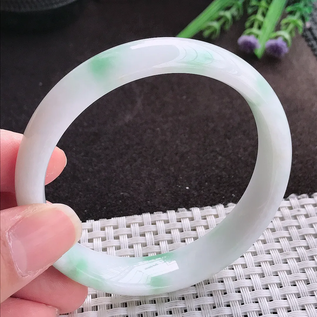 实拍A货翡翠60/14.3/7.3老坑秀气温润飘绿手镯宽边翡翠玉镯女款