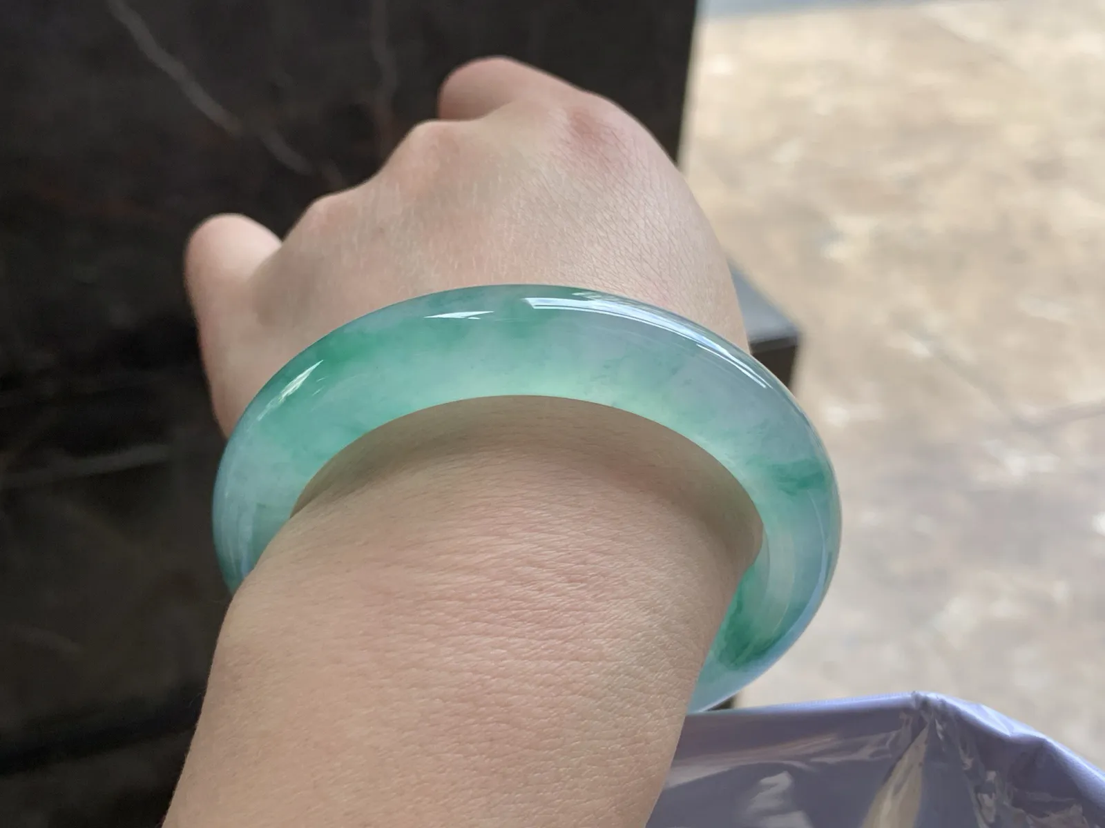 56.5-12.2-9

冰种蓝花手镯 通透鲜艳