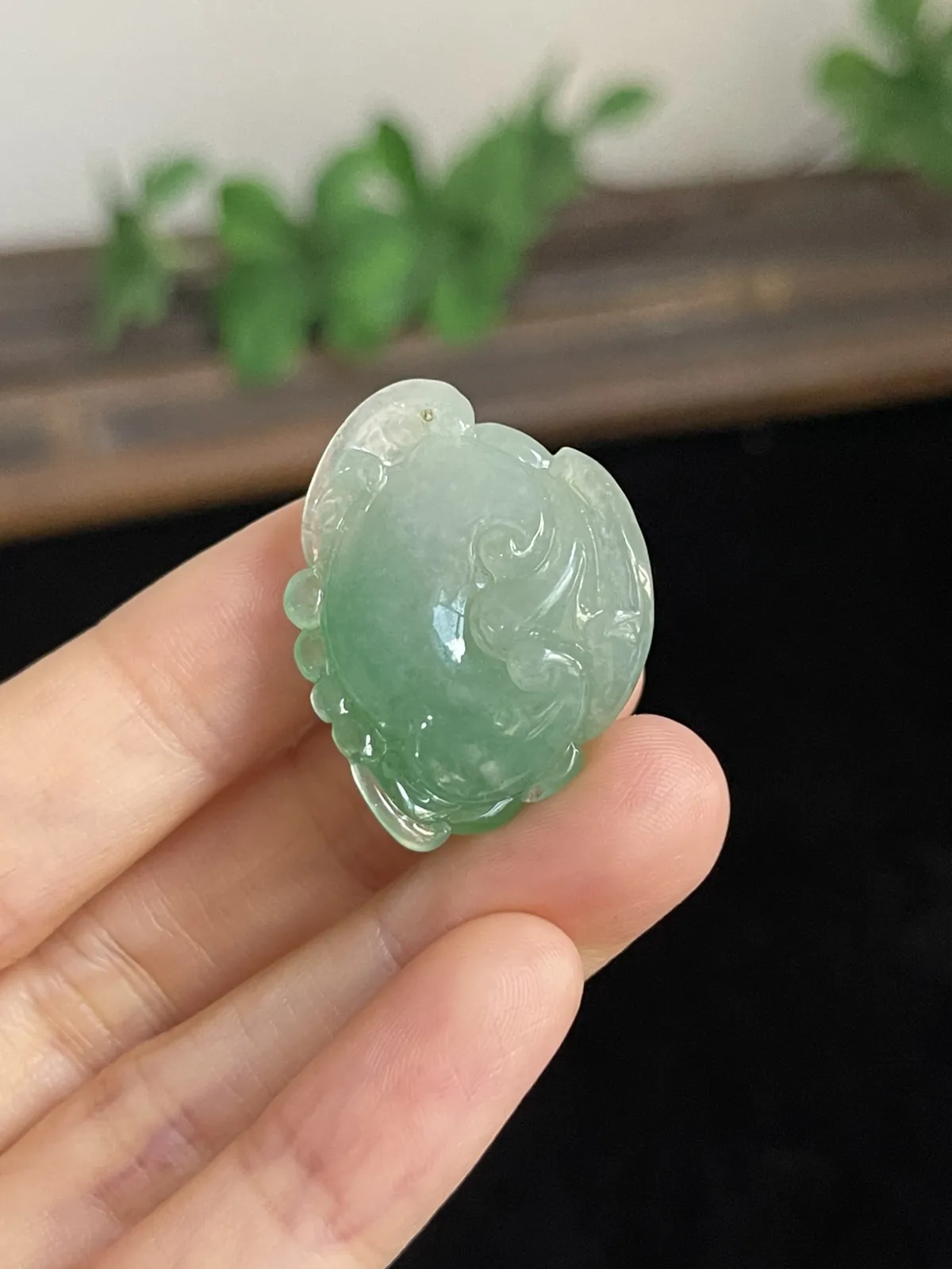 翡翠冰糯种绿色吊坠