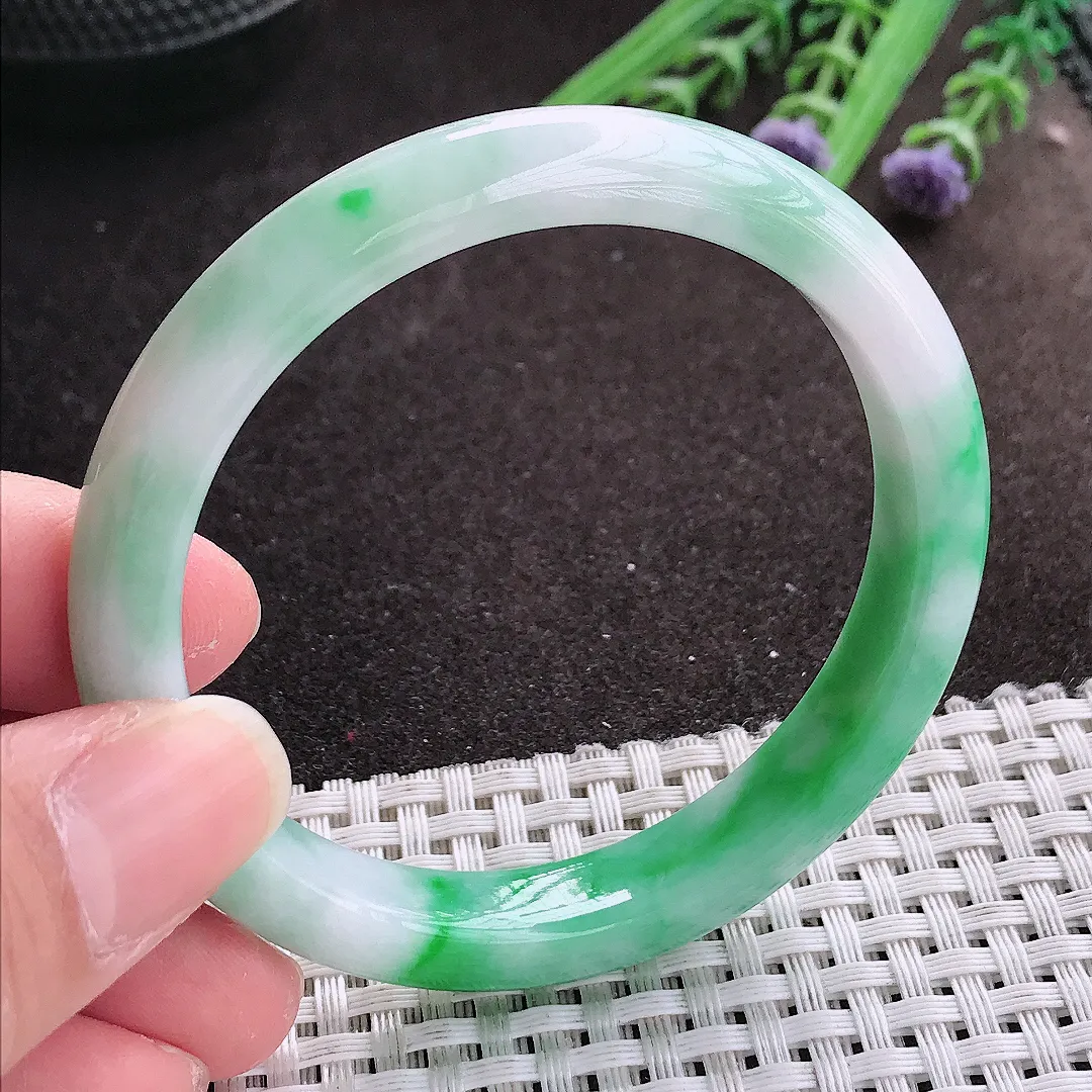 实拍A货翡翠55/10/7.8老坑精美辣阳绿手镯宽边翡翠玉镯女款