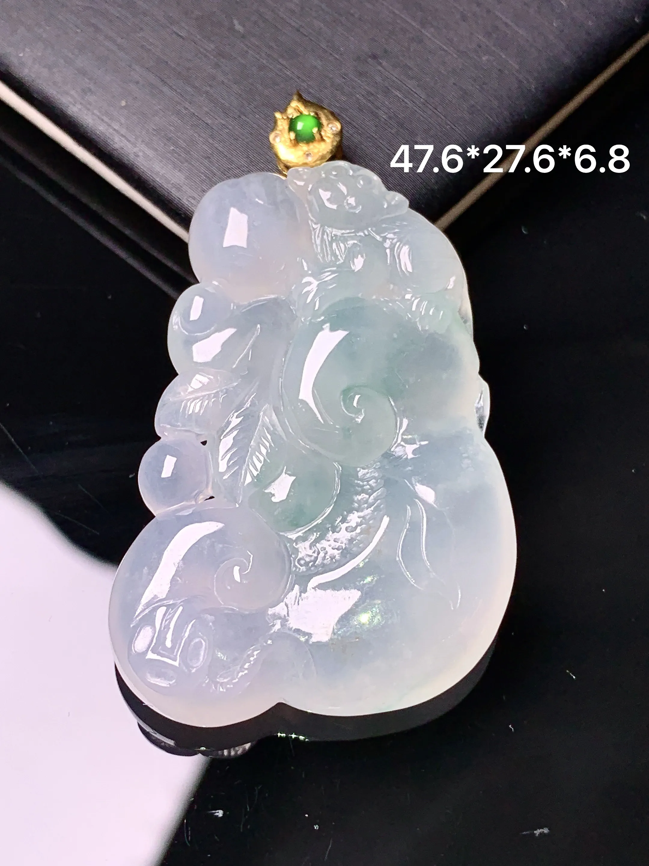 18k金镶嵌冰种如意吊坠 玉质细腻 色泽艳丽清新 整体尺寸47.6*27.6*6.8