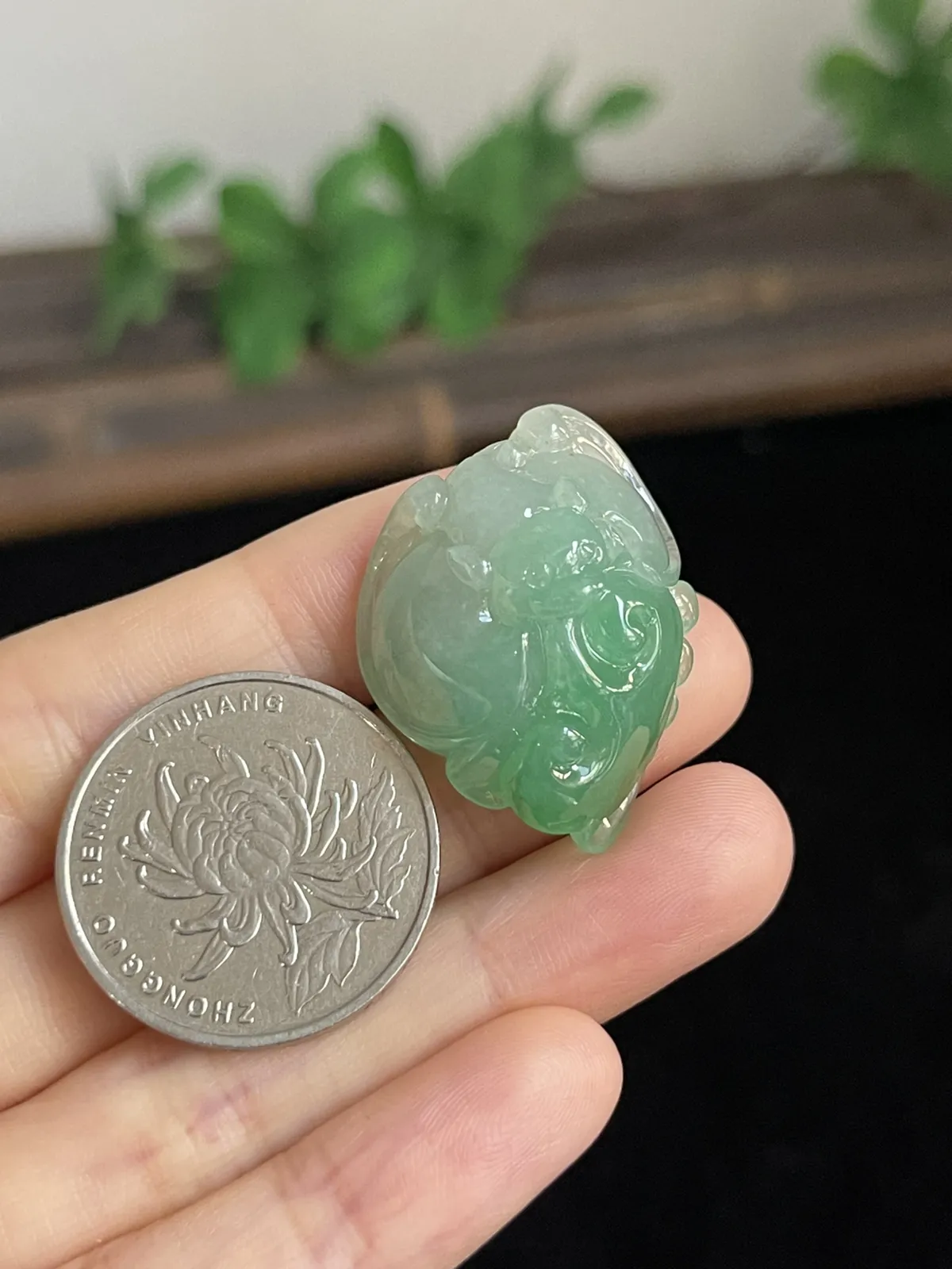 翡翠冰糯种绿色吊坠