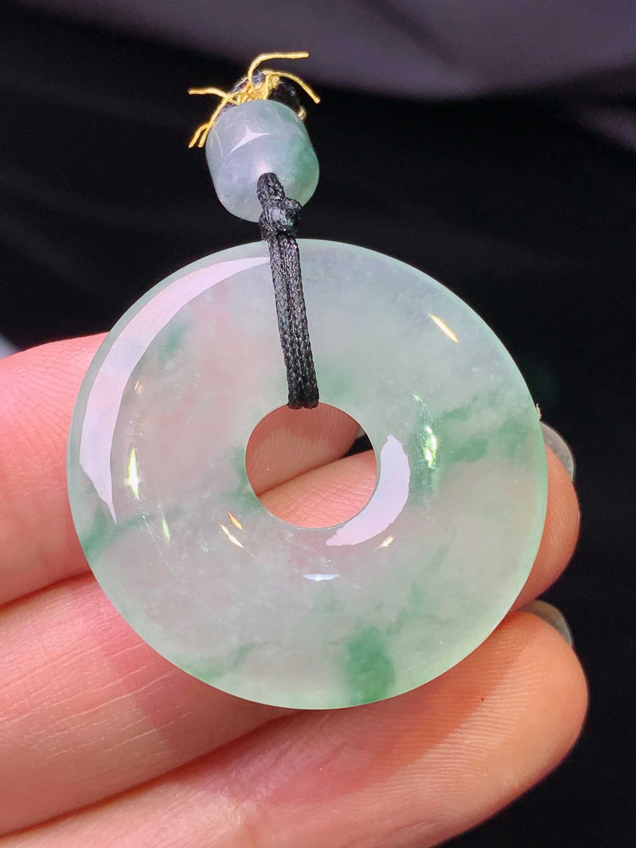 冰种飘花平安环吊坠 玉质细腻 色泽艳丽清新 整体尺寸29.2*4.2