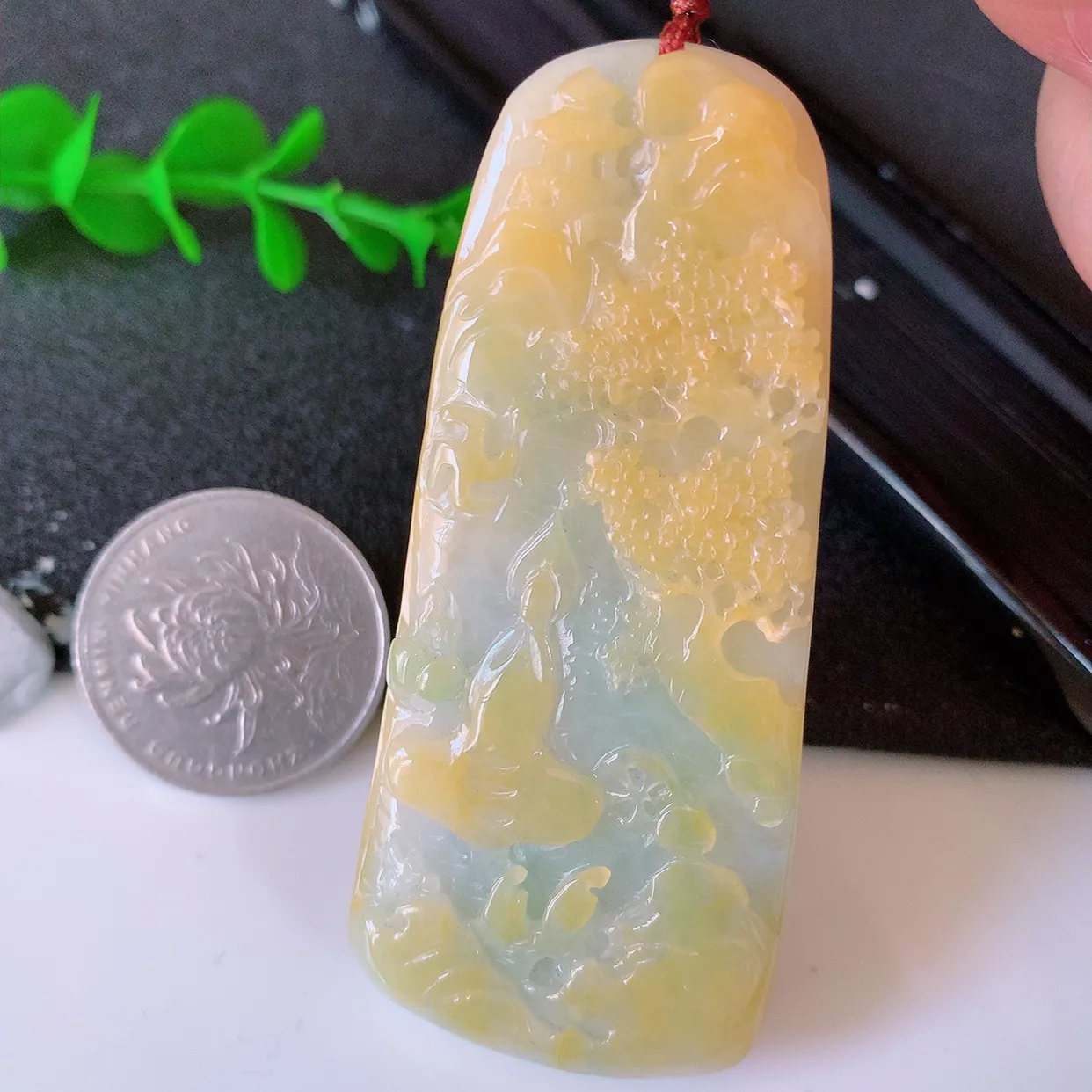 自然光实拍，冰润黄翡双彩翡翠悟道吊坠，悟道寓意“祥和，安宁，吉祥，幸福”，佩戴效果优雅迷人，性价比超高！#41.13