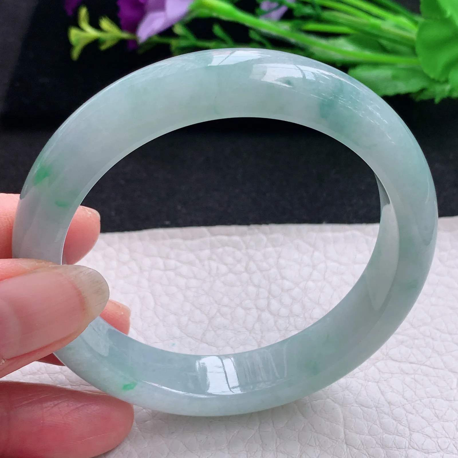 ee实拍58*12.8*8.4平安镯 天然缅甸翡翠飘绿花水润玉手镯正圈玉手环