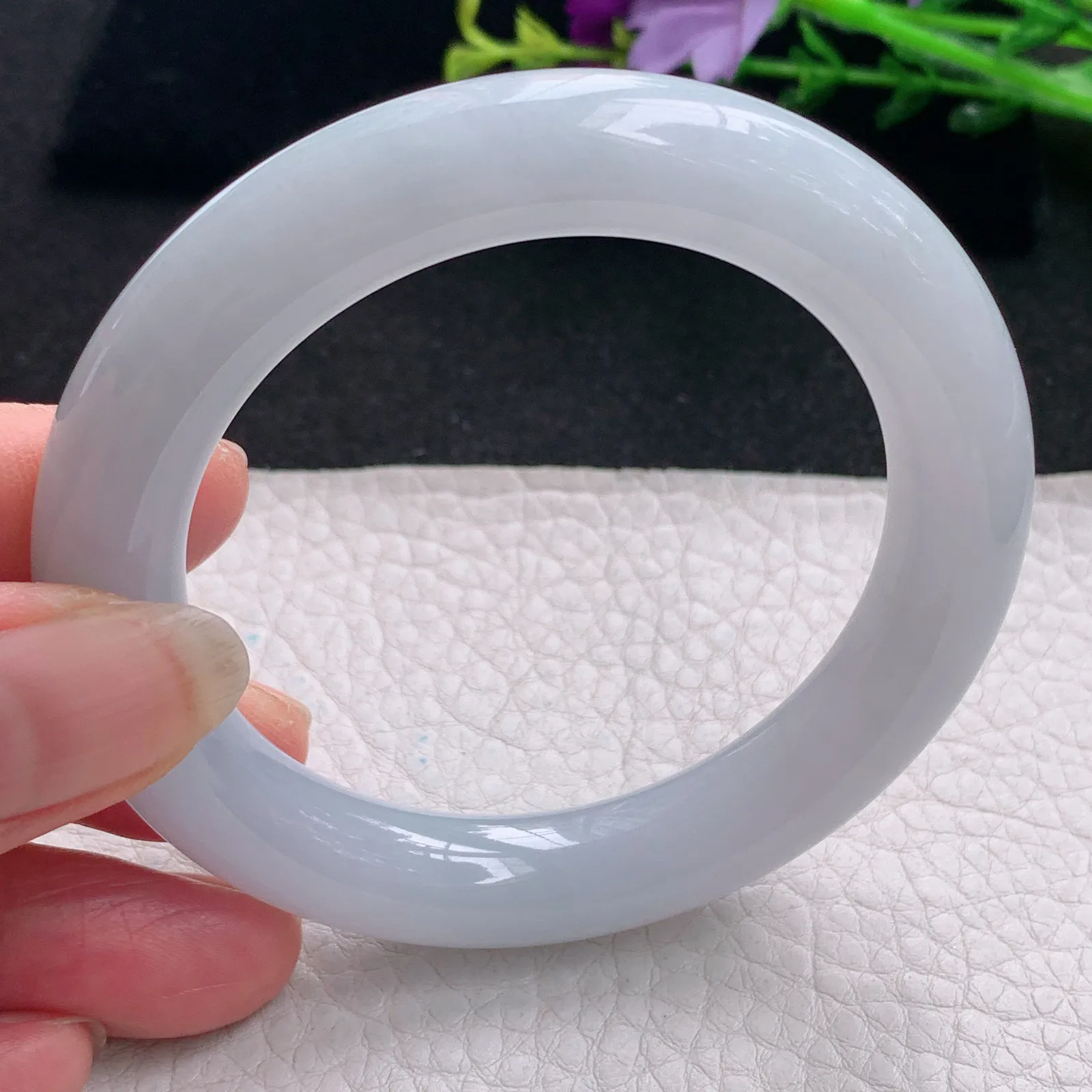 z实拍53*10.8*10.6美人镯 天然缅甸翡翠白月光水润玉手镯纯美圆条叮当镯