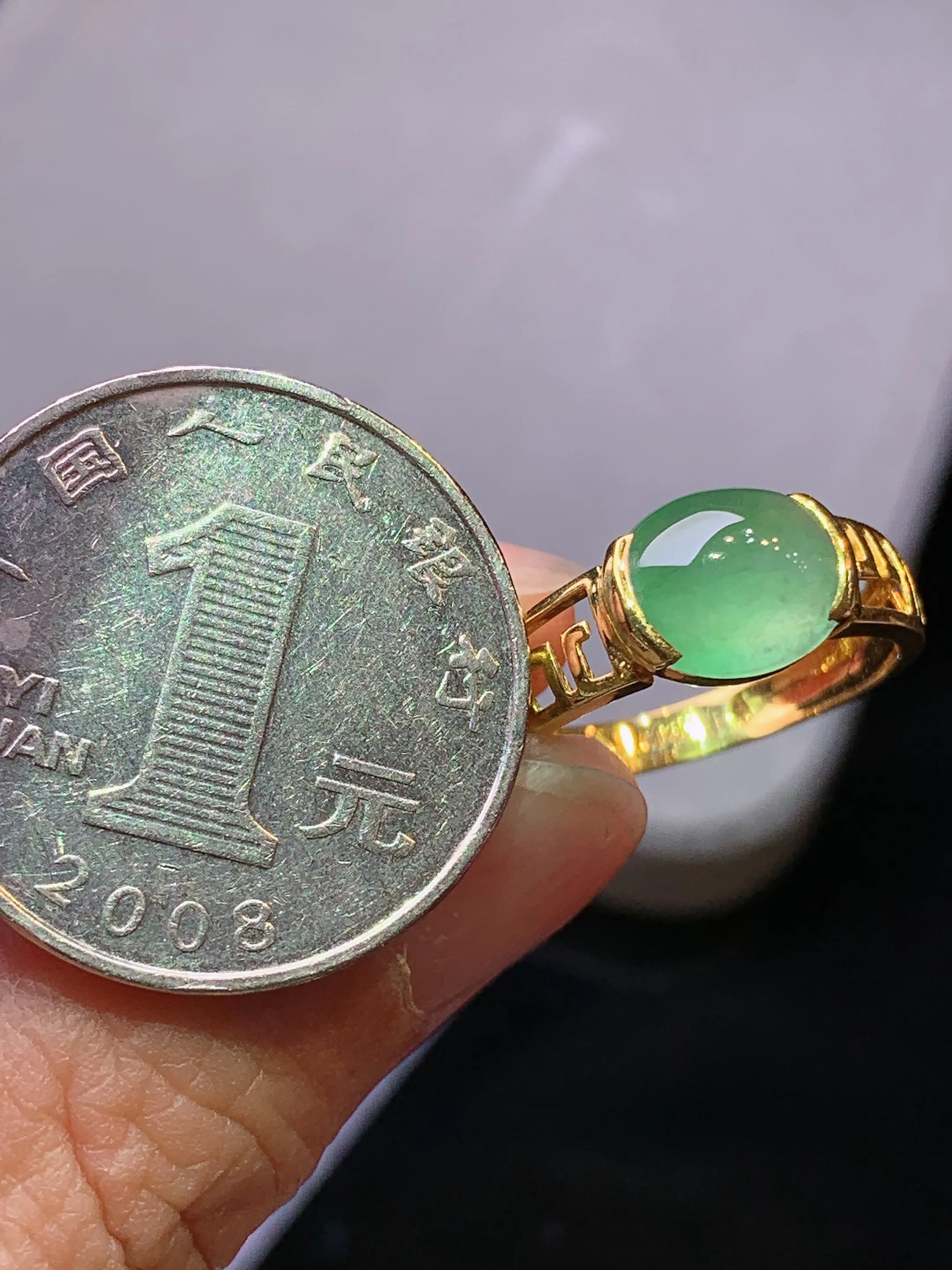 18k金镶嵌晴绿蛋面戒指 玉质细腻 色泽艳丽清新 圈口14 裸石尺寸8*9*4.8