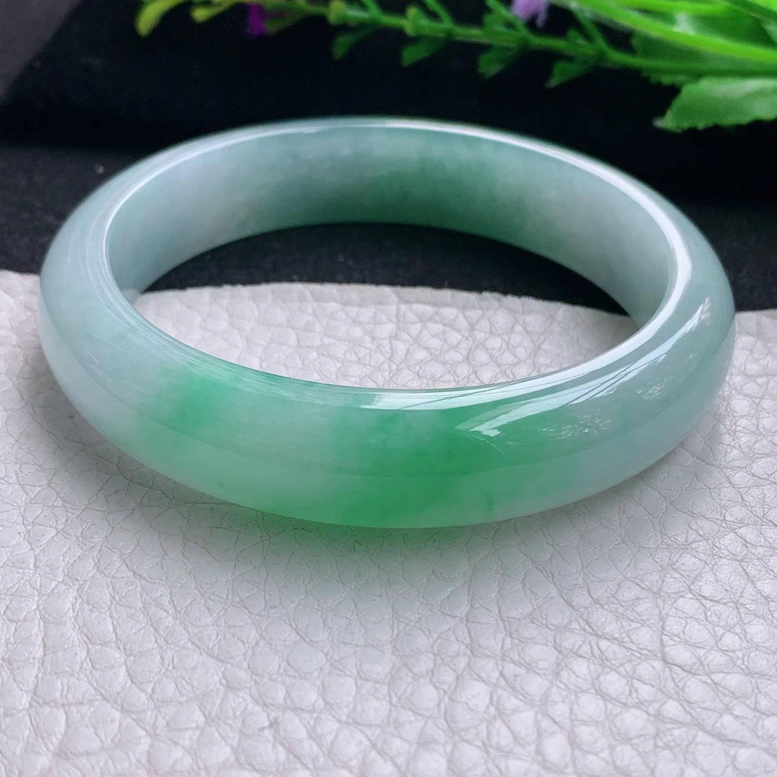 js实拍59.5*13.8*8平安镯 天然缅甸翡翠冰绿玉手镯 宽边玉手环
